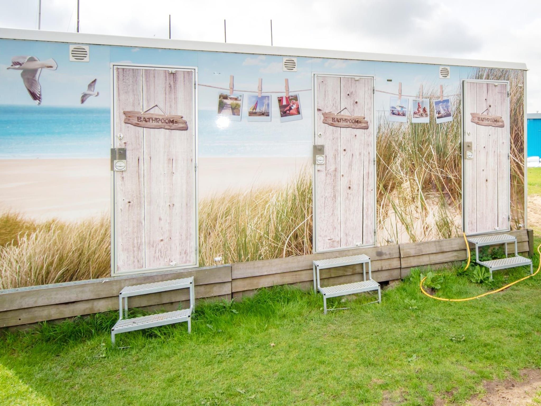 De buitenkant van Tiny Wagons Marina Muiderzand Almere (Nr 1-6) in Almere