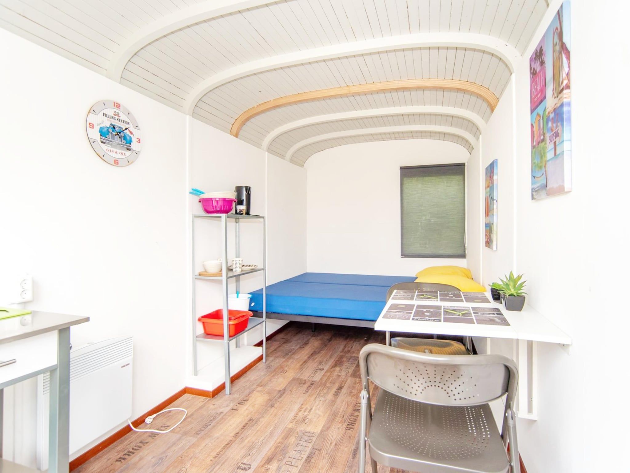 De eetkamer van Tiny Wagons Marina Muiderzand Almere (Nr 1-6) in Almere