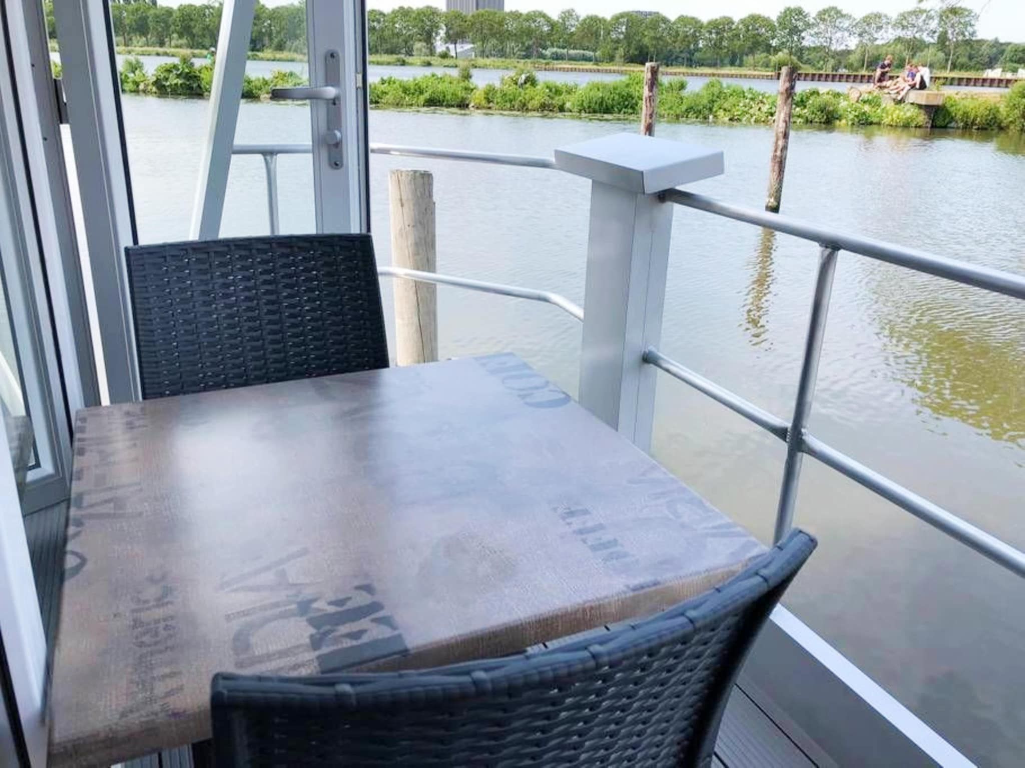 Het terras van Havenlodge with roof terrace and balcony (4 pers) in Amsterdam in Amsterdam