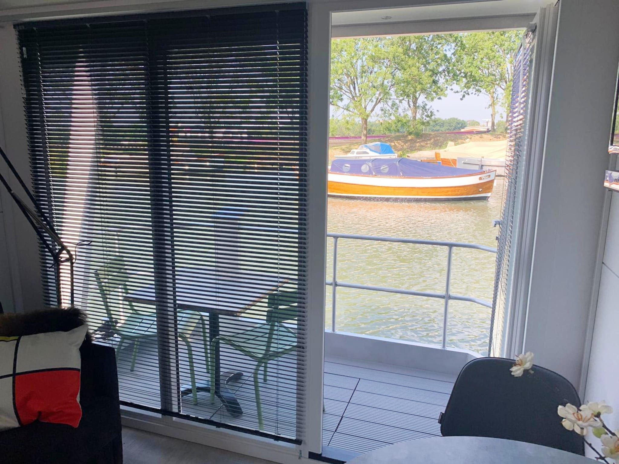 Het terras van Havenlodge with roof terrace and balcony (4 pers) in Amsterdam in Amsterdam