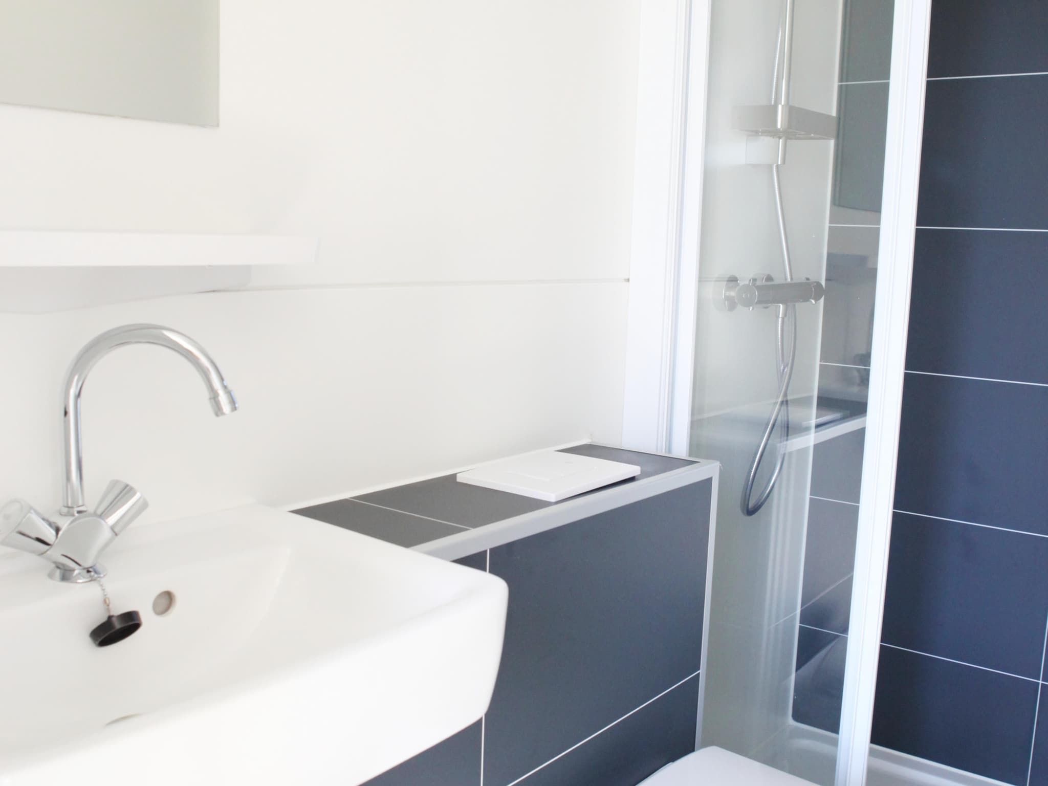 De badkamer van Havenlodge with roof terrace and balcony (4-6 pers) Lelystad in Lelystad