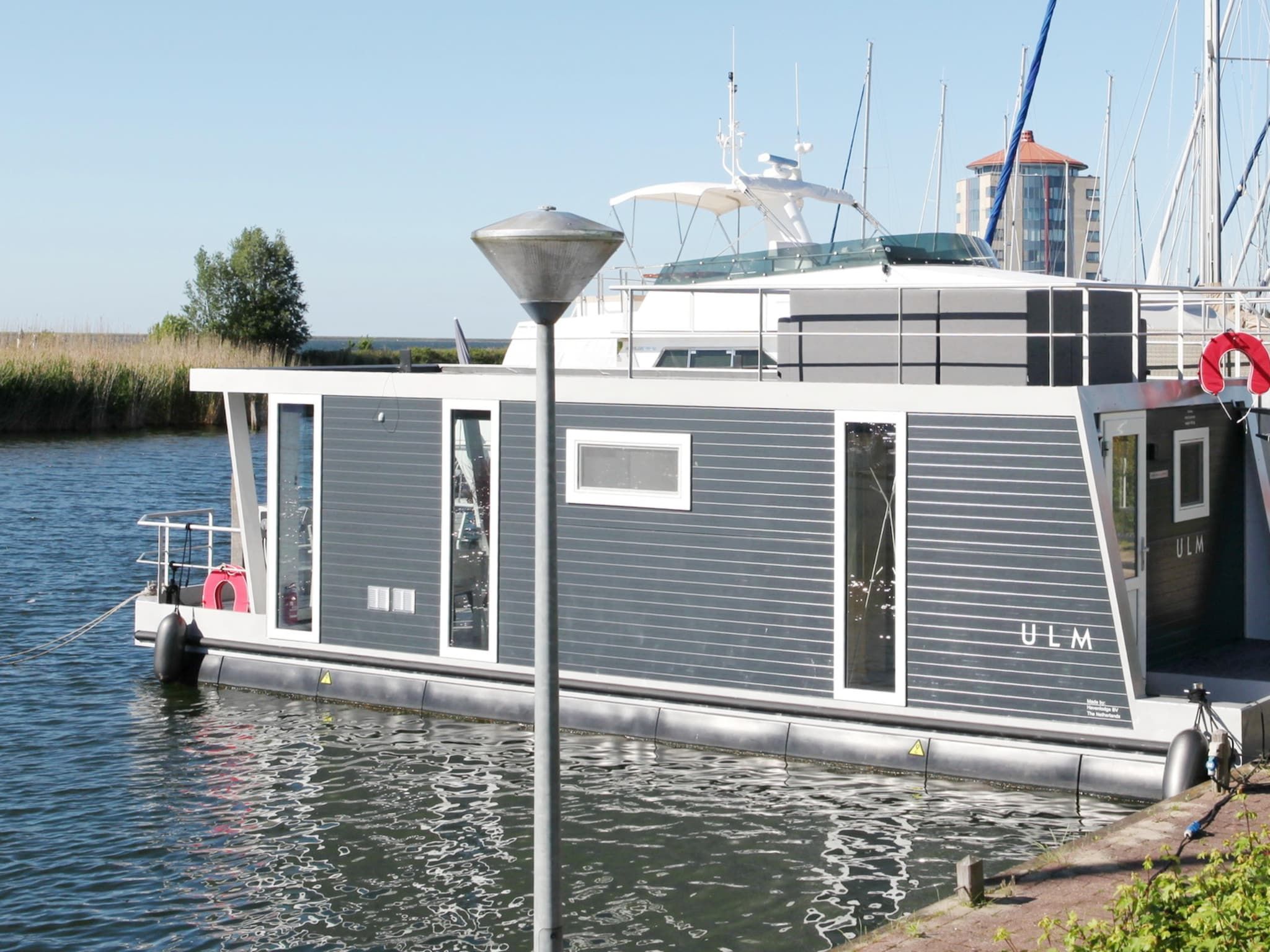 De buitenkant van Havenlodge with roof terrace and balcony (4-6 pers) Lelystad in Lelystad