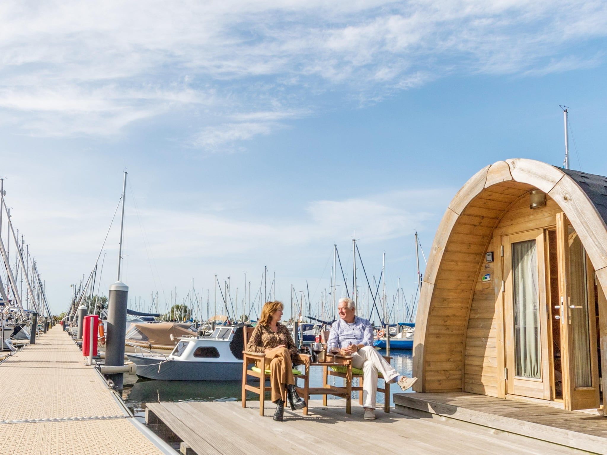 De buitenkant van Water Bubble Marina Muiderzand Almere in Almere