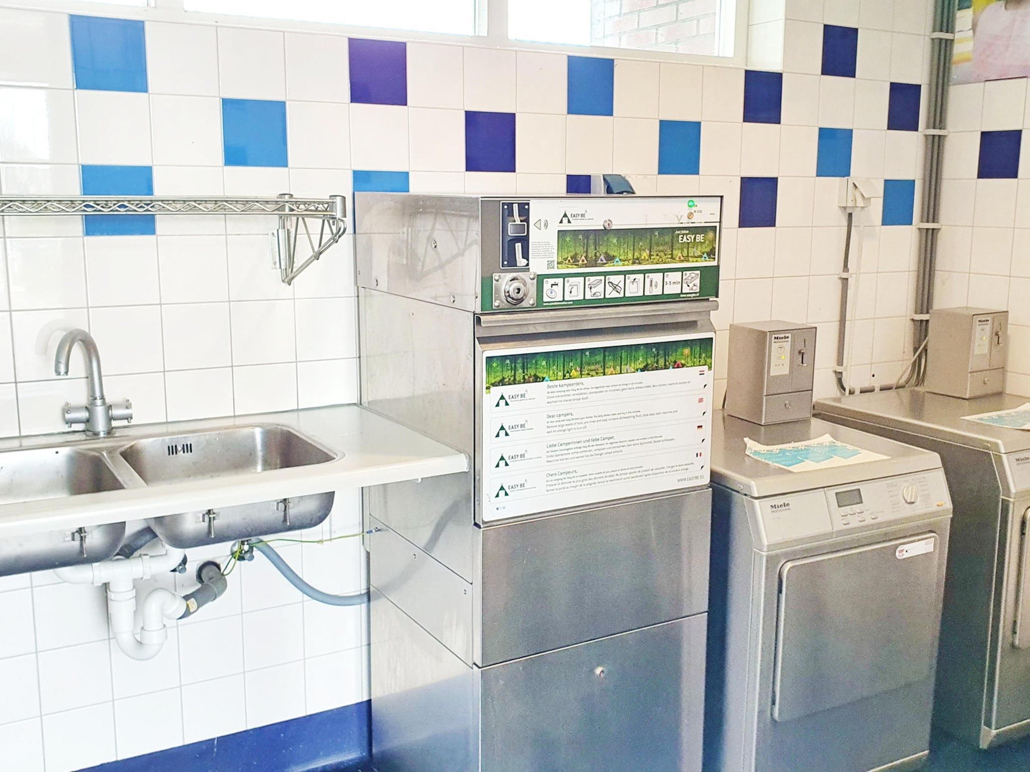 De keuken van Water Bubble Marina Muiderzand Almere in Almere