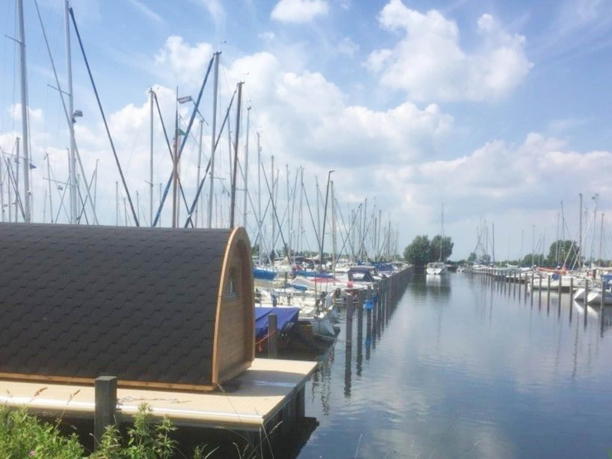 De keuken van Water Bubble Marina Muiderzand Almere in Almere