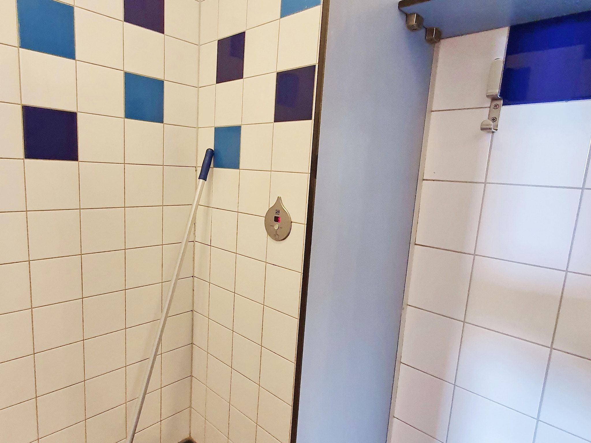 De badkamer van Water Bubble Marina Muiderzand Almere in Almere