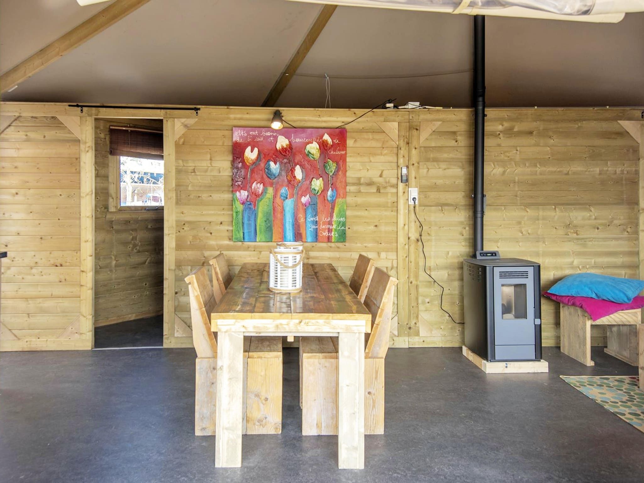 De eetkamer van Dune home 4 people, with private sanitary facilities in Almere