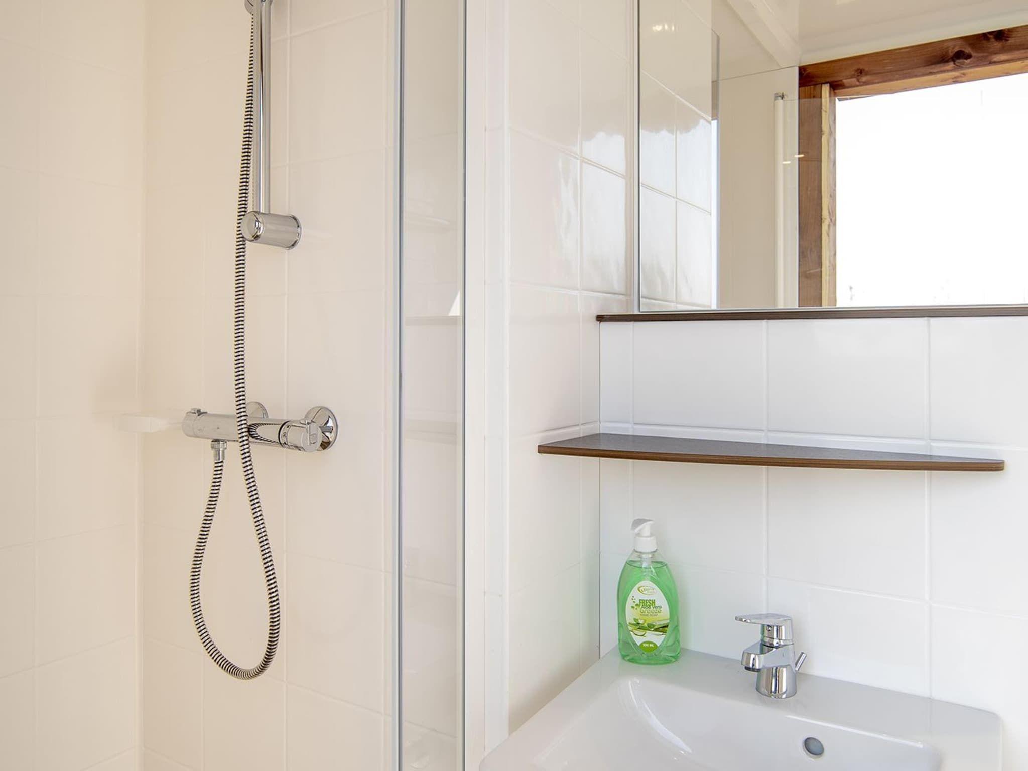 De badkamer van Safari Lodge 5 people, with private sanitary facilities in Almere