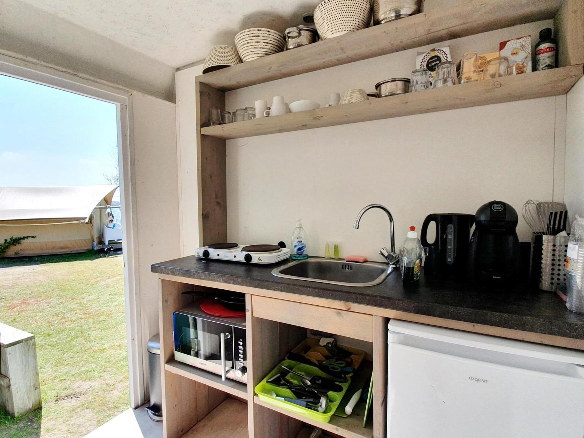 De keuken van Safari Tent 2 people in Almere