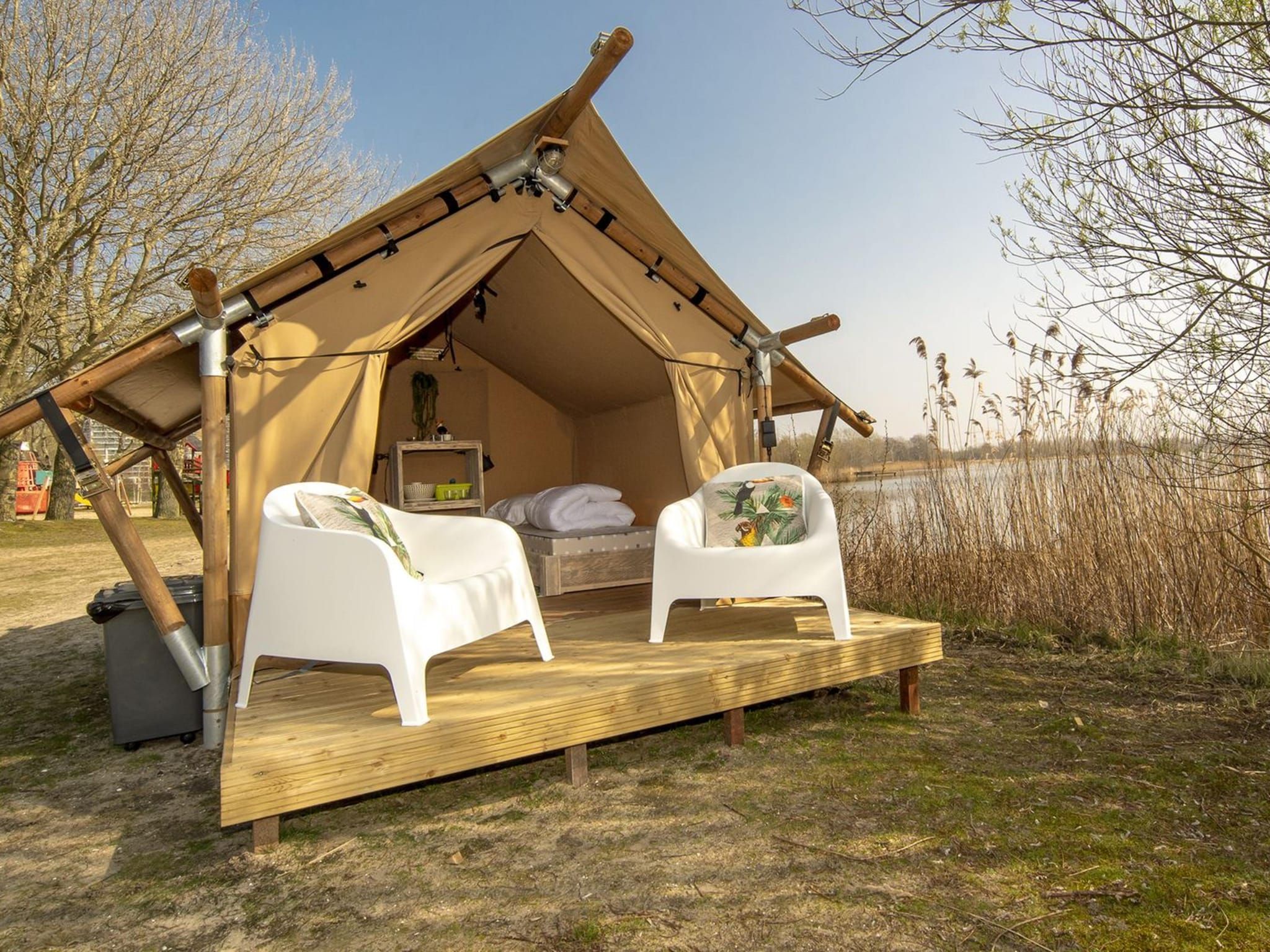 De buitenkant van Safari Tent 2 people in Almere