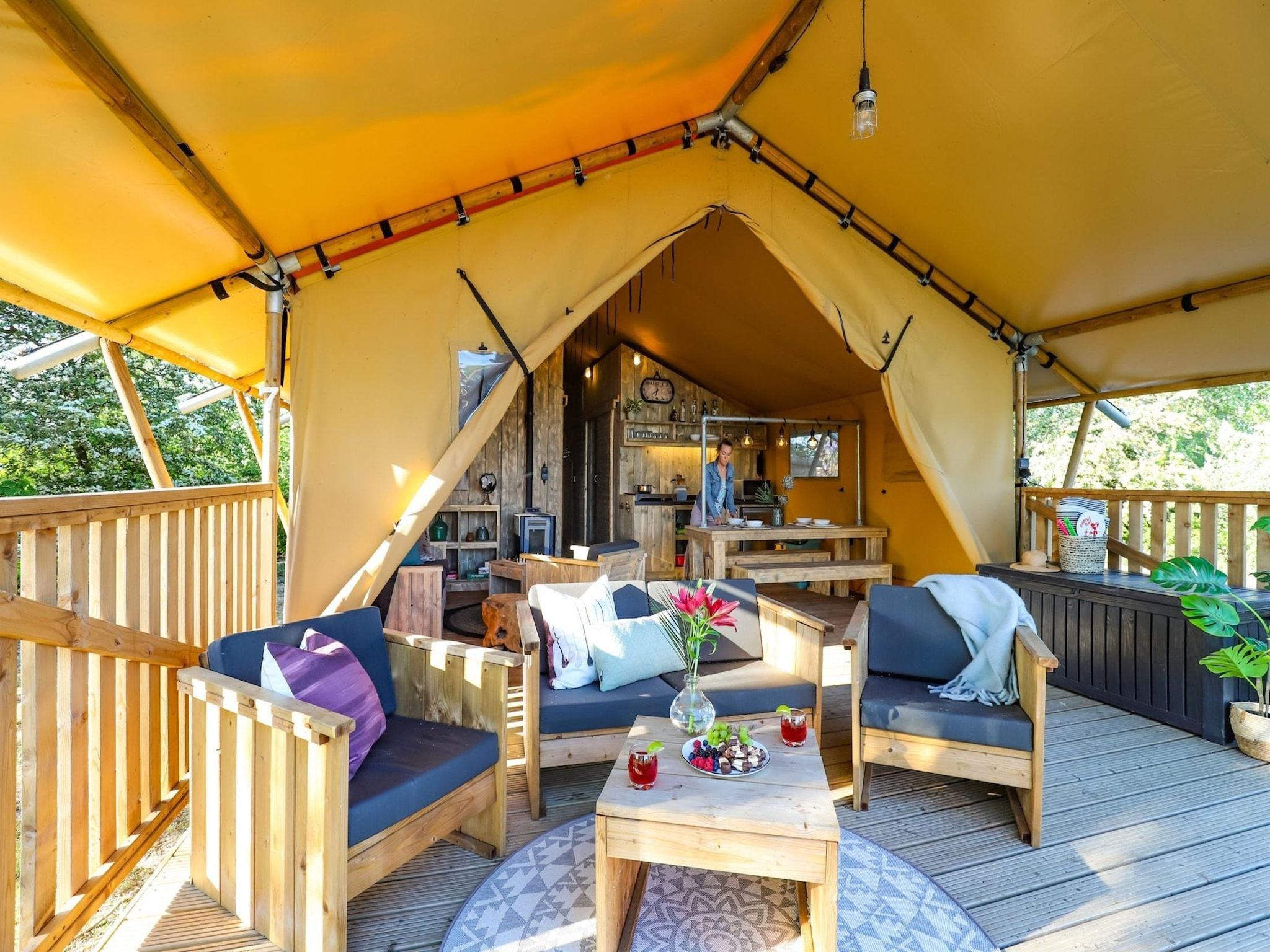 De woonkamer van Safari Lodge XL 6 p, with private sanitary facilities in Almere