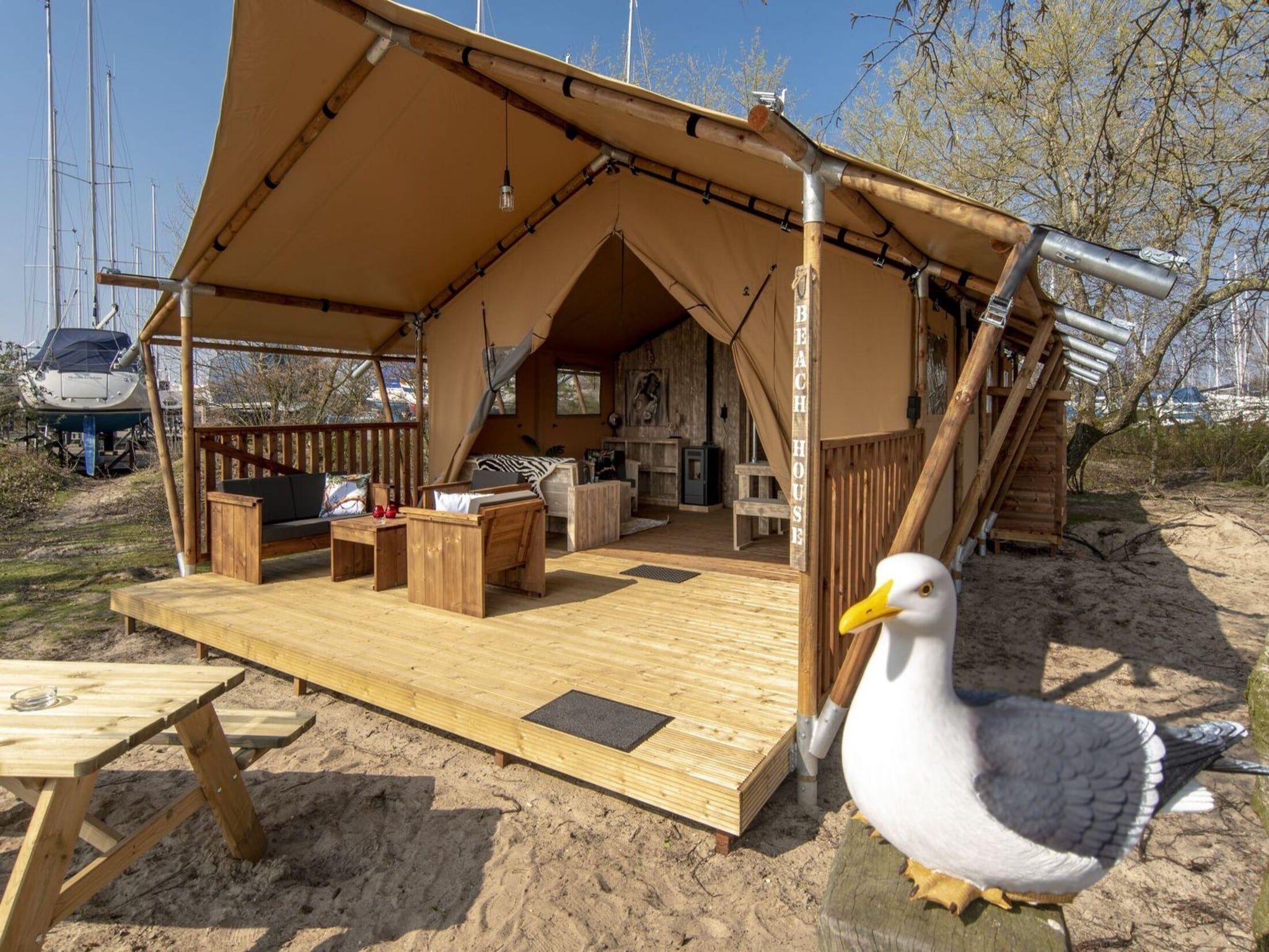 De buitenkant van Safari Lodge XL 6 p, with private sanitary facilities in Almere