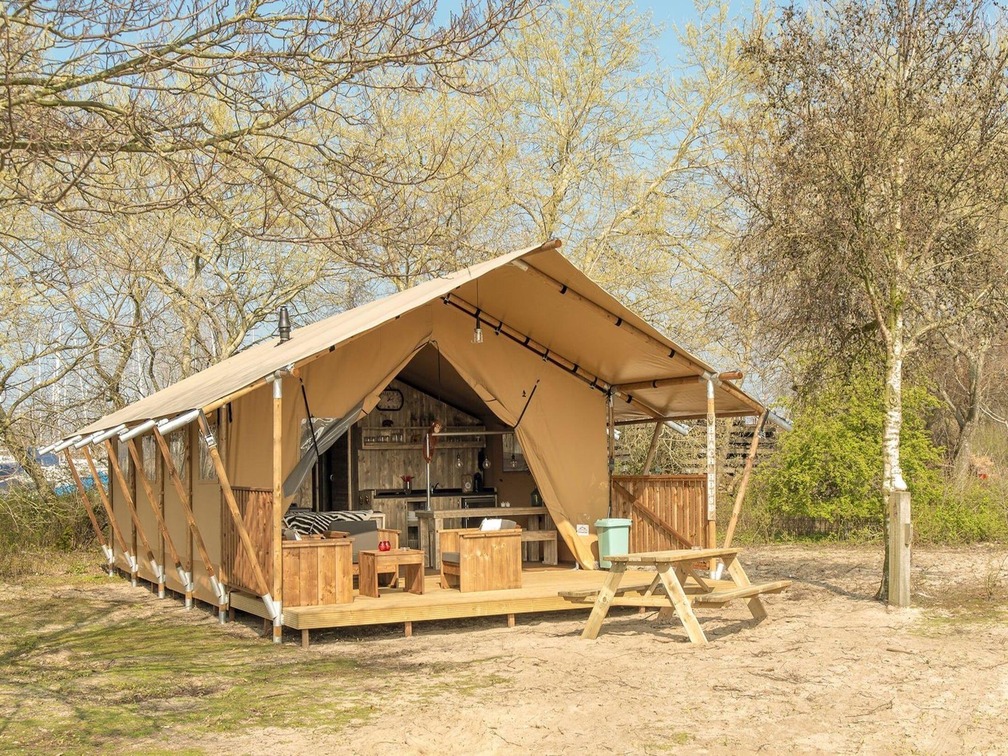 De buitenkant van Safari Lodge XL 6 p, with private sanitary facilities in Almere