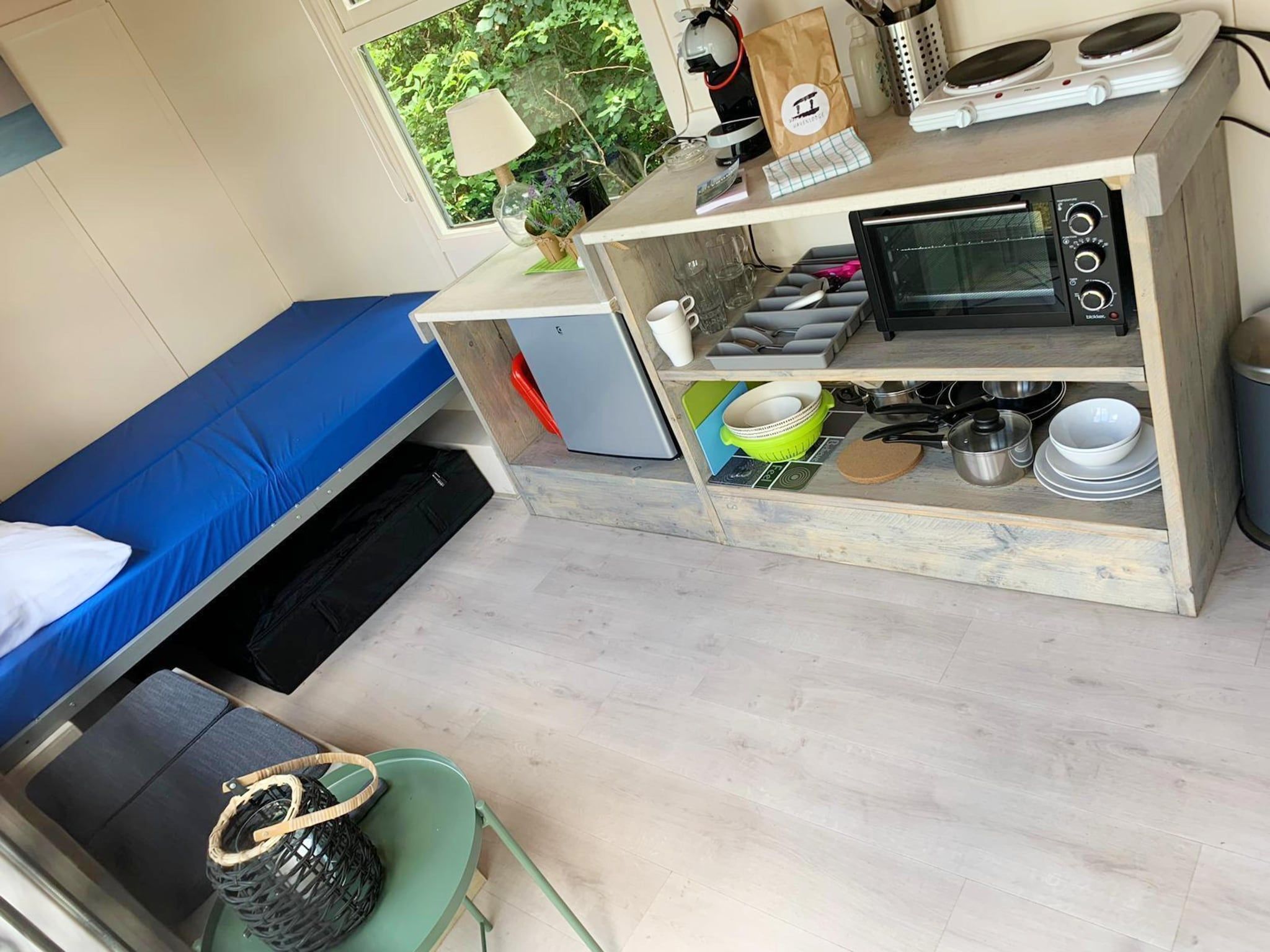 Een slaapkamer van Tiny Wagon two-person (Nr 7-10),by the water in Almere