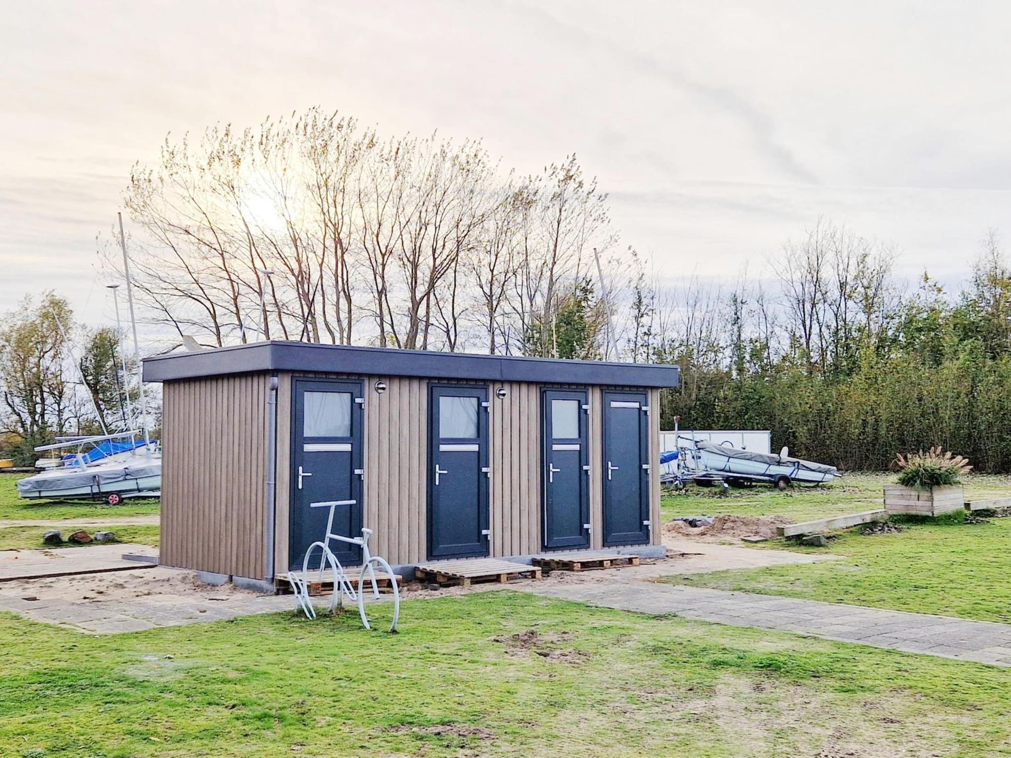 Voorzieningen bij Tiny Wagon two-person (Nr 7-10),by the water in Almere