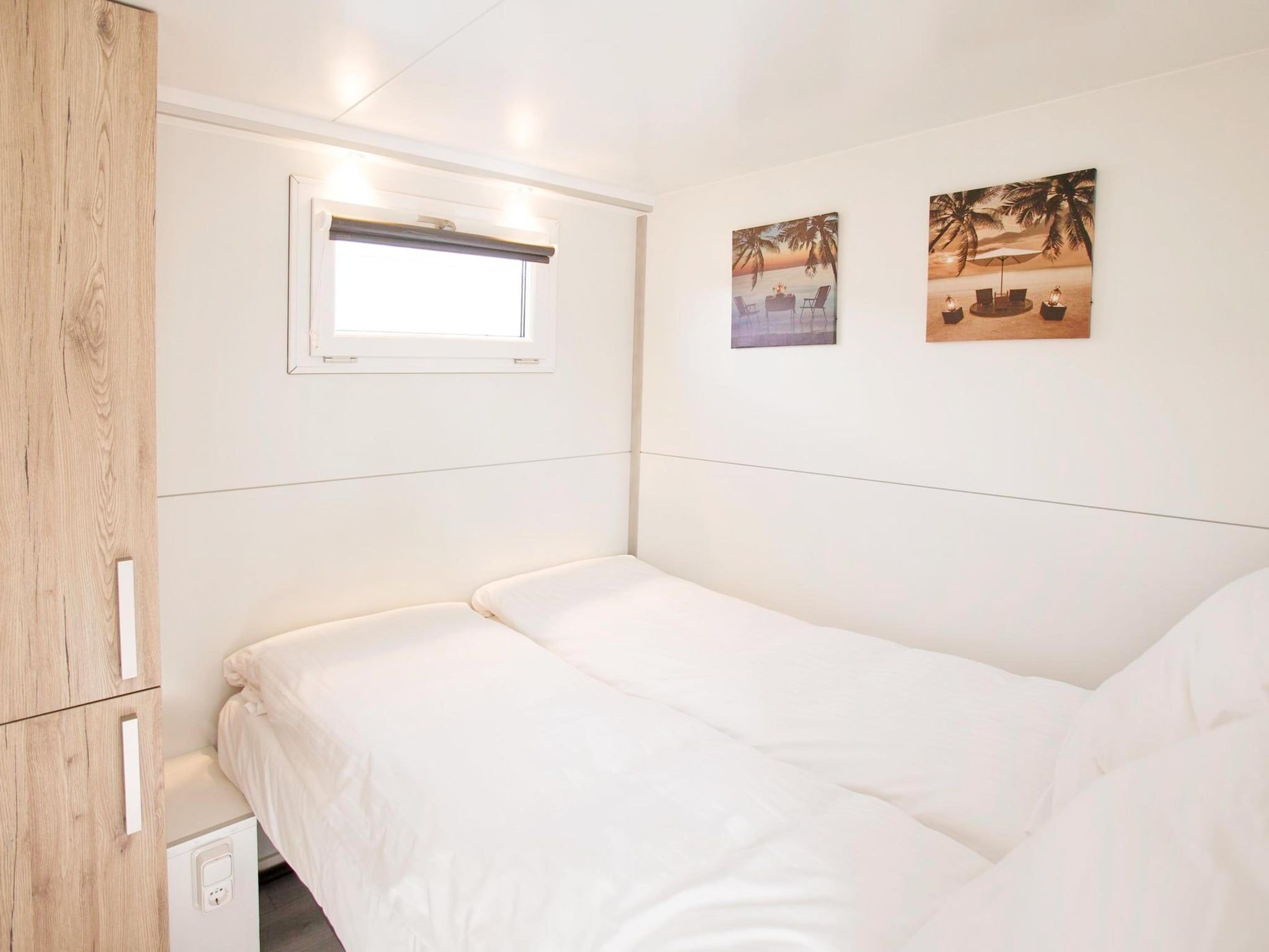 Een slaapkamer van Havenlodge with roof terrace and balcony (4-6 pers) Almere in Almere