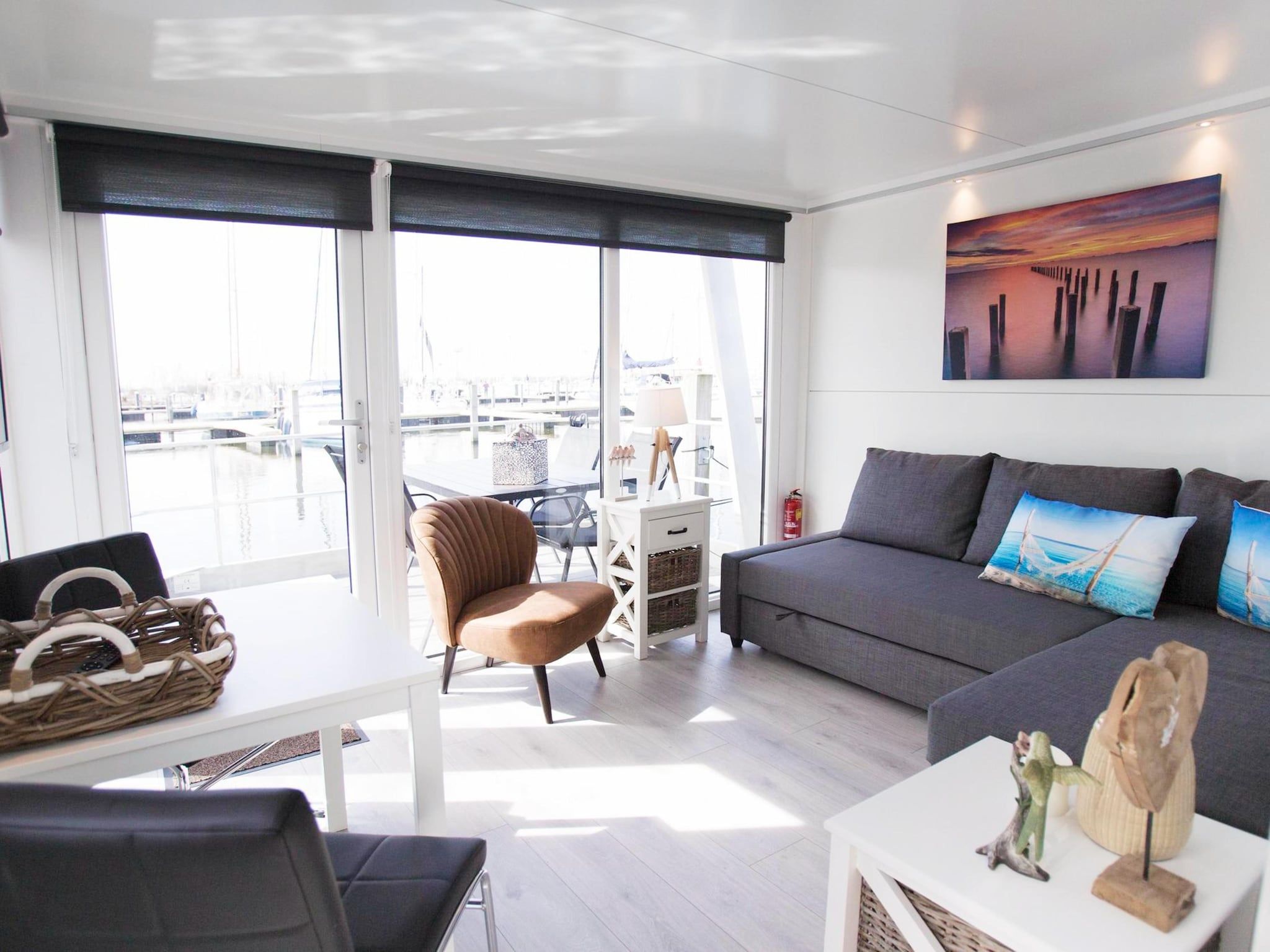 De woonkamer van Havenlodge with roof terrace and balcony (4-6 pers) Almere in Almere