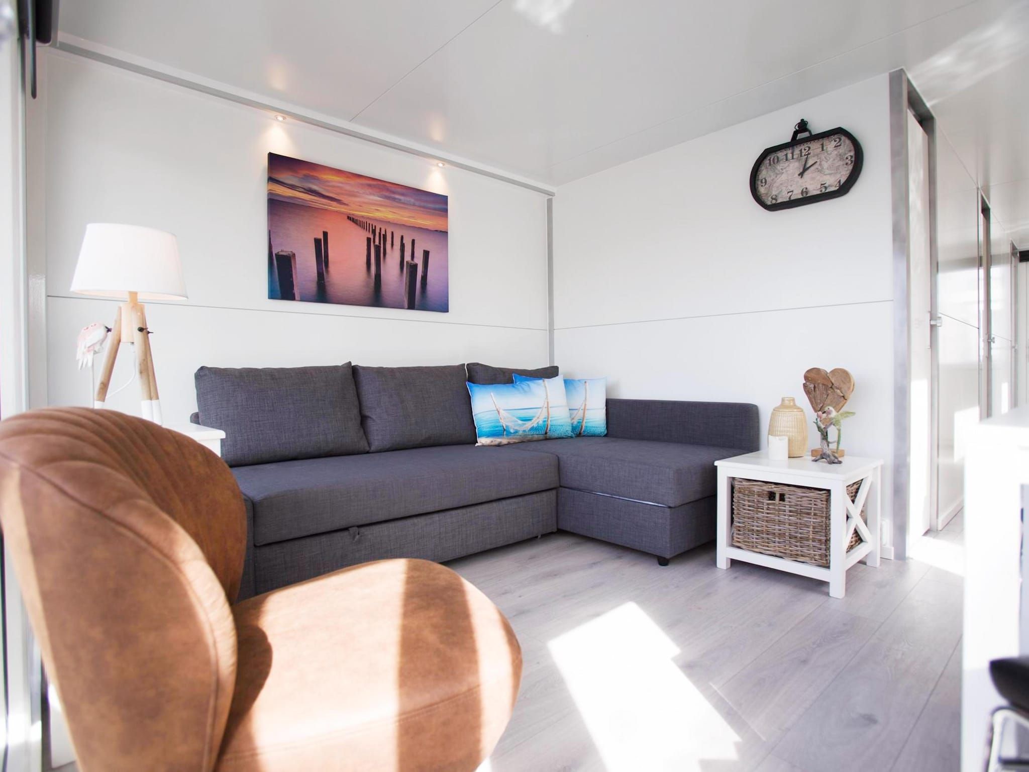 De woonkamer van Havenlodge with roof terrace and balcony (4-6 pers) Almere in Almere