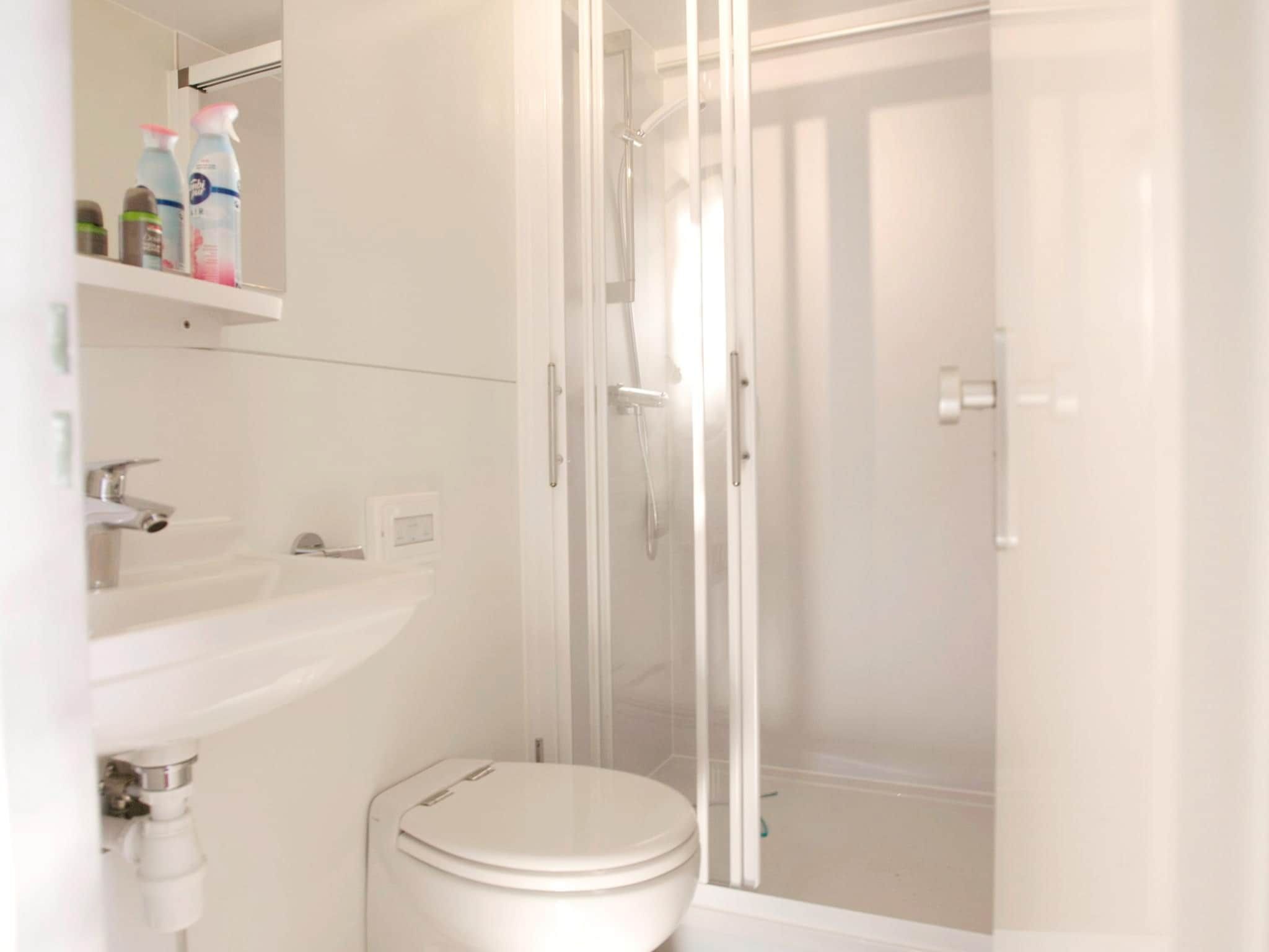 De badkamer van Havenlodge with roof terrace and balcony (4-6 pers) Almere in Almere