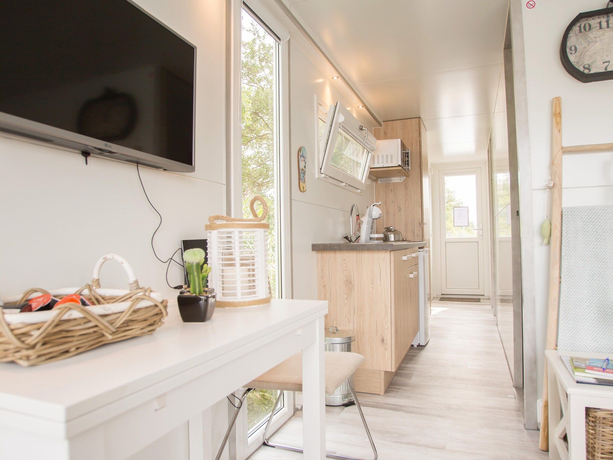 De woonkamer van Havenlodge with roof terrace and balcony (4-6 pers) Almere in Almere