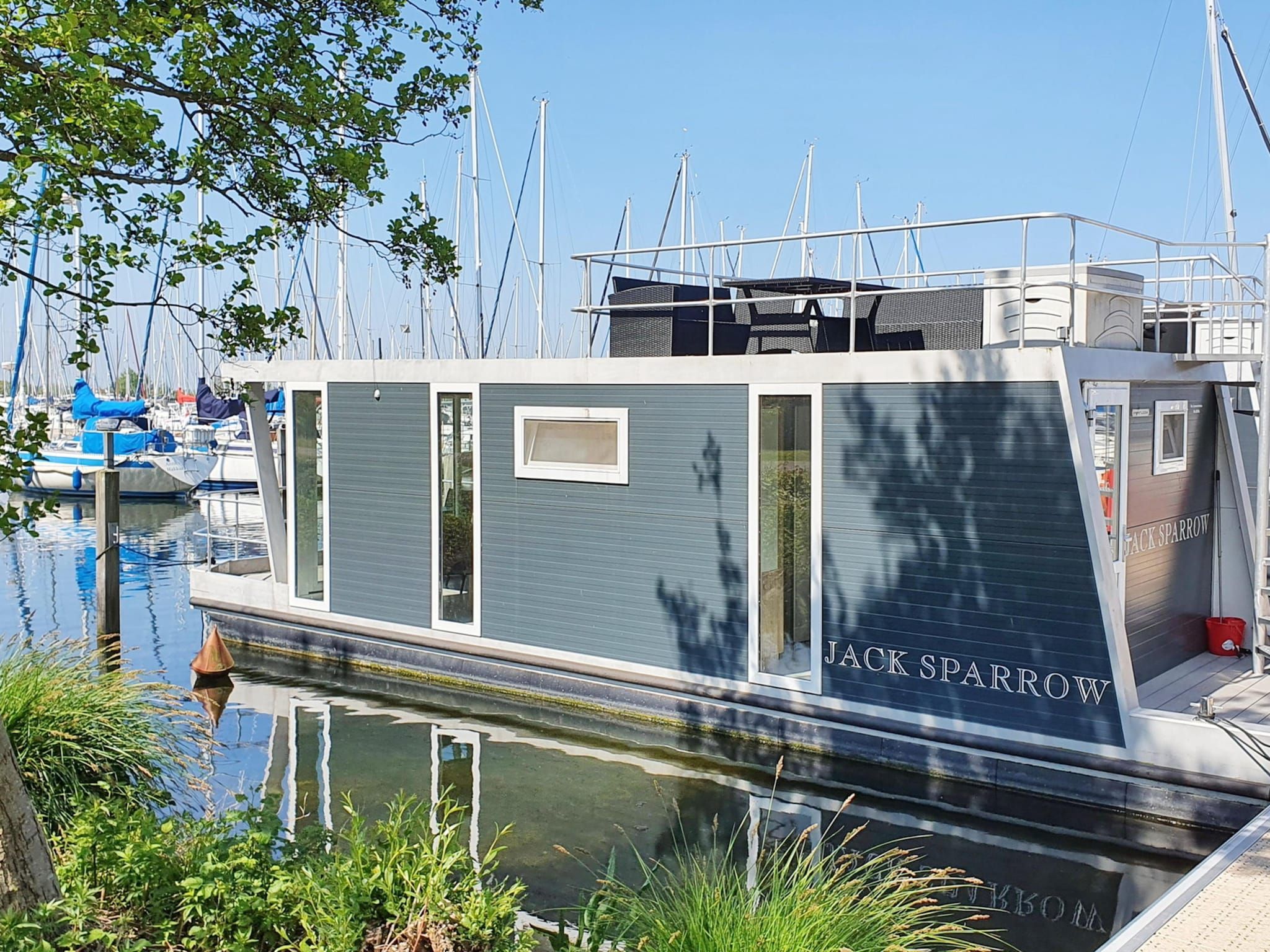 De buitenkant van Havenlodge with roof terrace and balcony (4-6 pers) Almere in Almere
