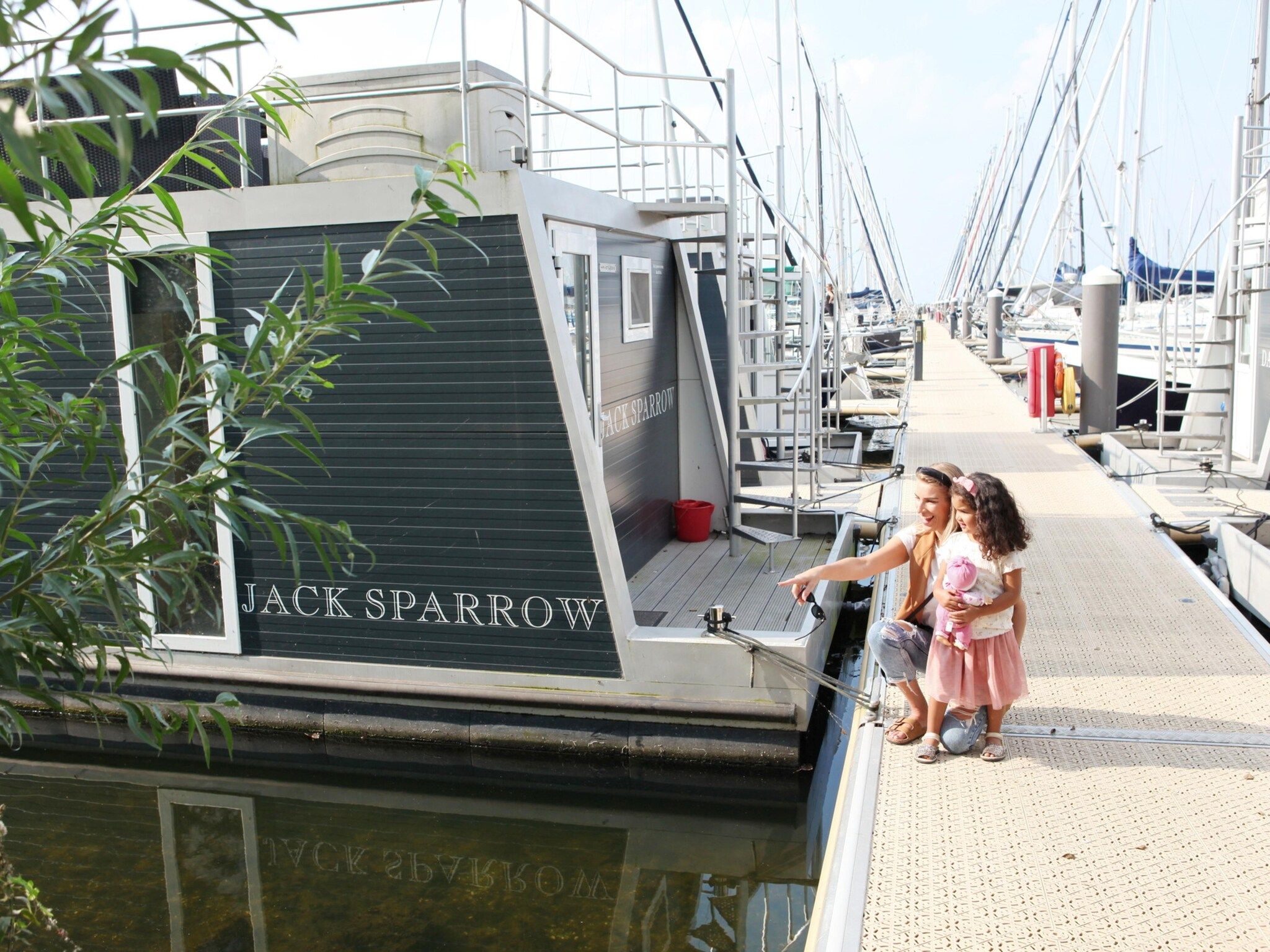 De buitenkant van Havenlodge with roof terrace and balcony (4-6 pers) Almere in Almere