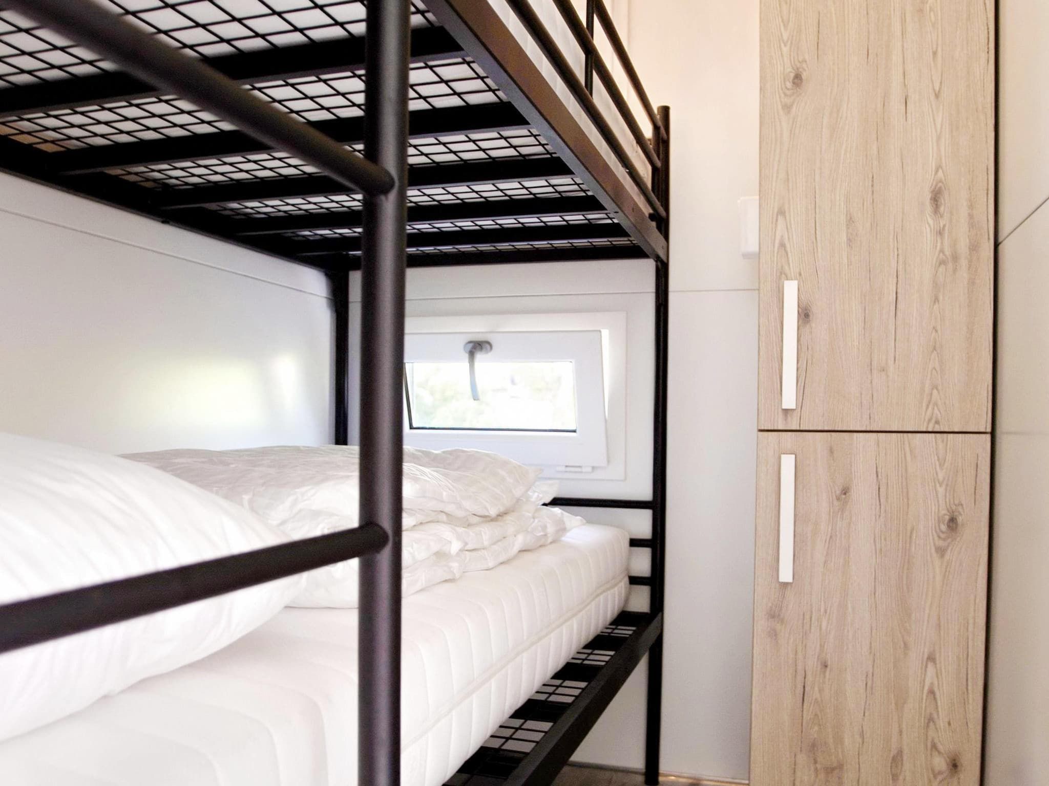 Een slaapkamer van Havenlodge with roof terrace and balcony (4-6 pers) Almere in Almere