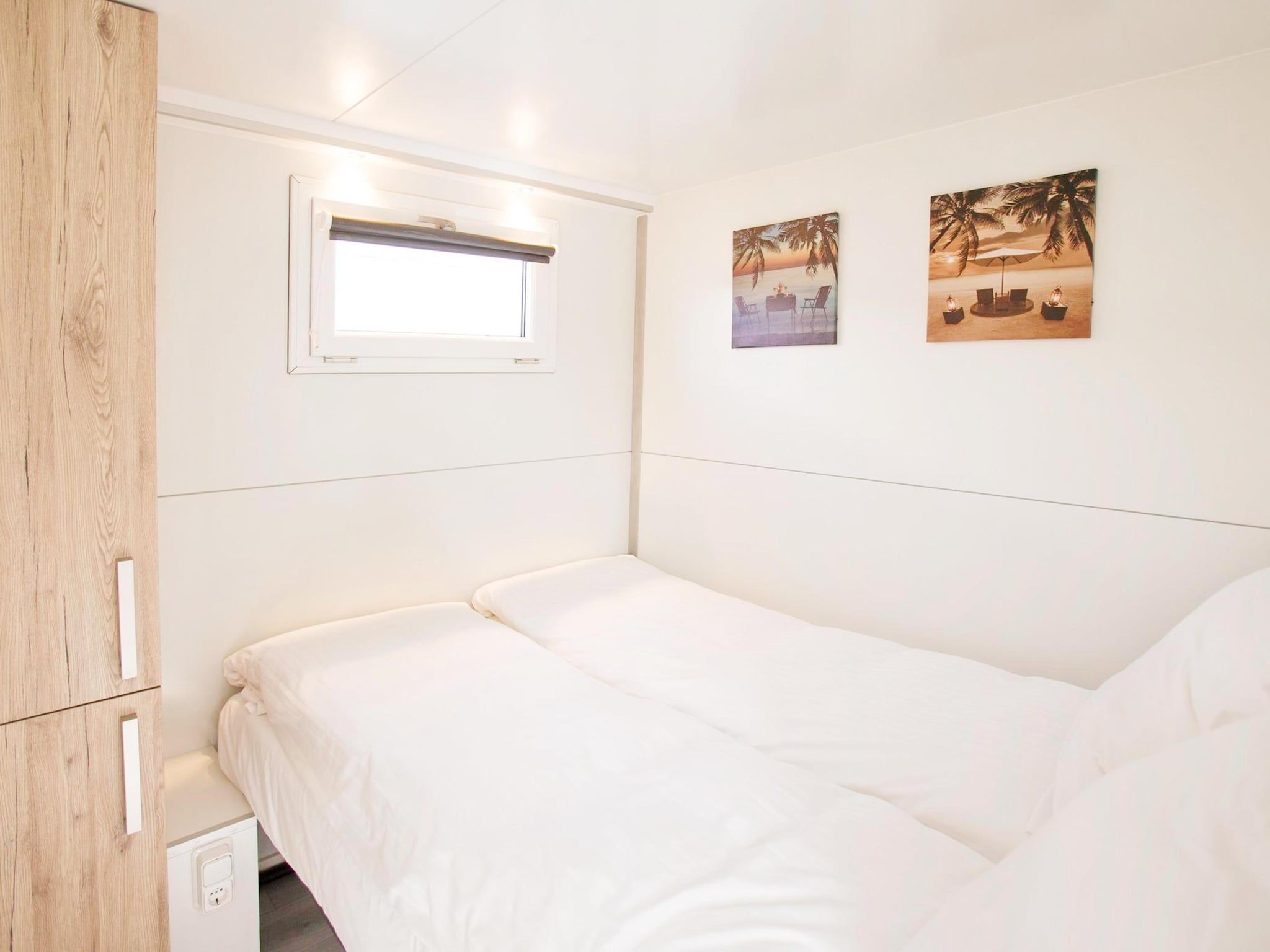 Een slaapkamer van Harbor lodge+ with roof terrace and balcony (4-6 pers) Amsterdam in Amsterdam