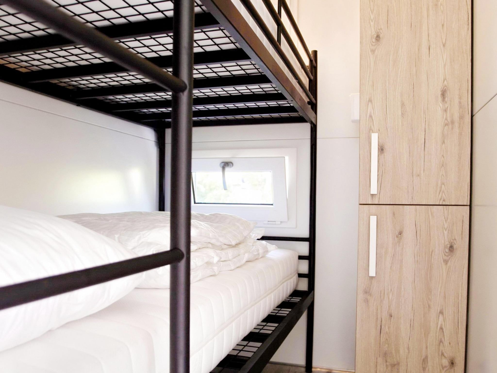 Een slaapkamer van Harbor lodge+ with roof terrace and balcony (4-6 pers) Amsterdam in Amsterdam