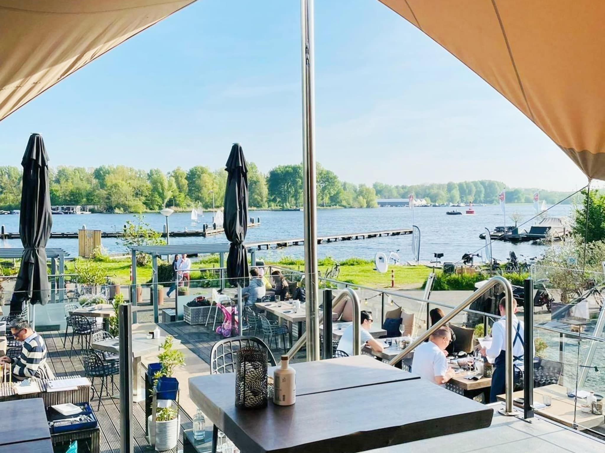 Voorzieningen bij Houseboat with roof terrace and balcony (4 pers) "De Hoop" in Amsterdam