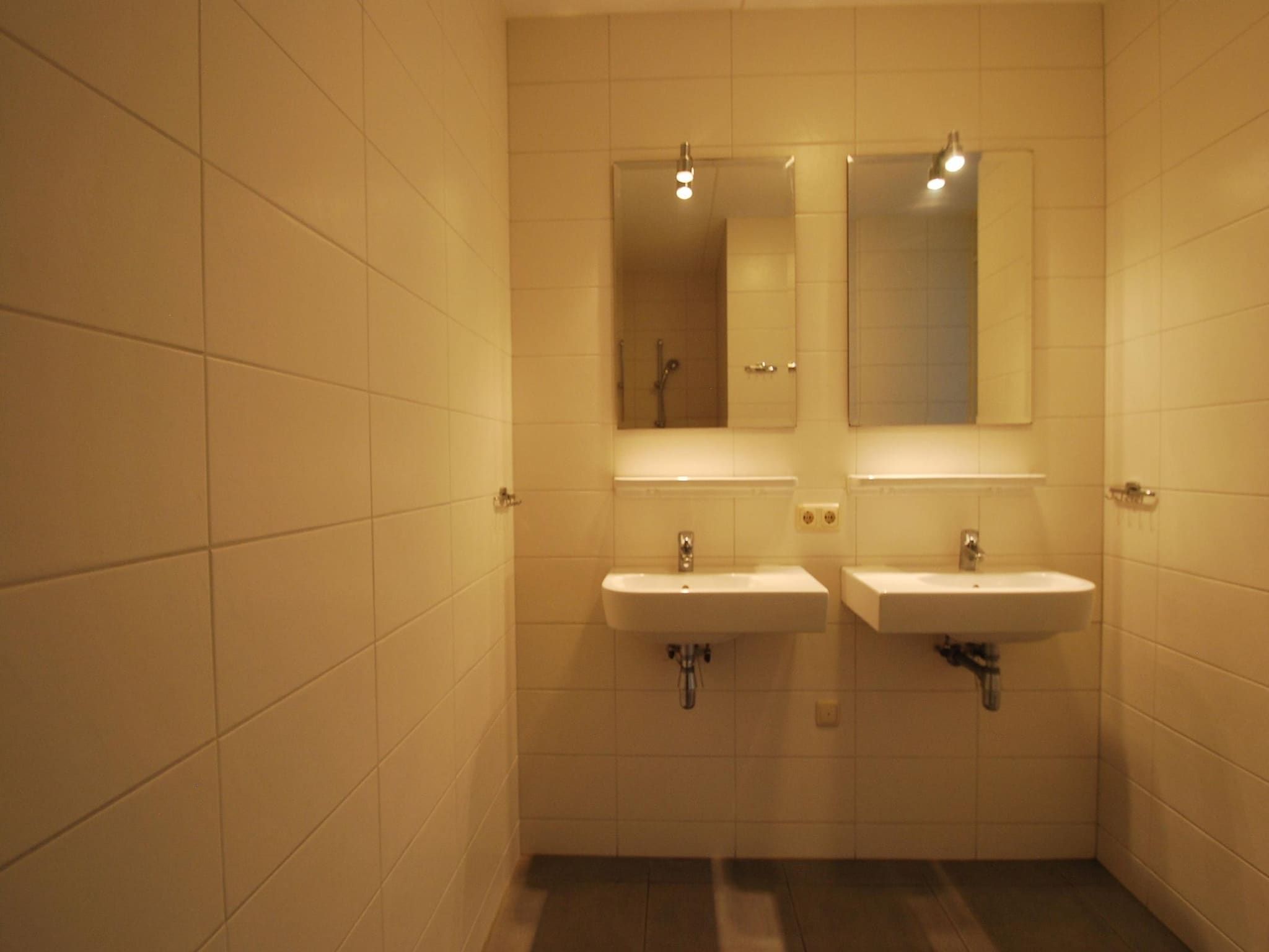 De badkamer van Beach Villa Royale Classic with Sauna - 10 persons in Makkum