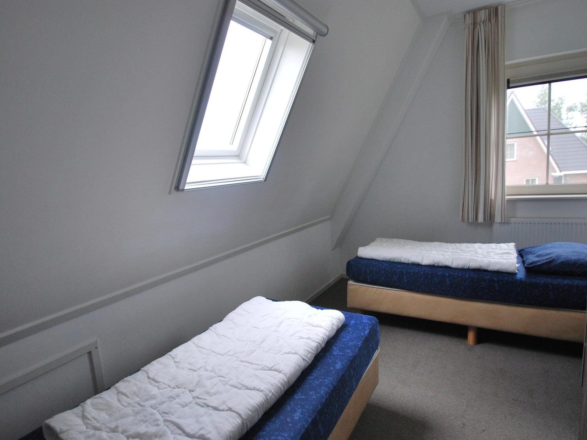 Een slaapkamer van Beach Villa Royale Classic with Sauna - 10 persons in Makkum