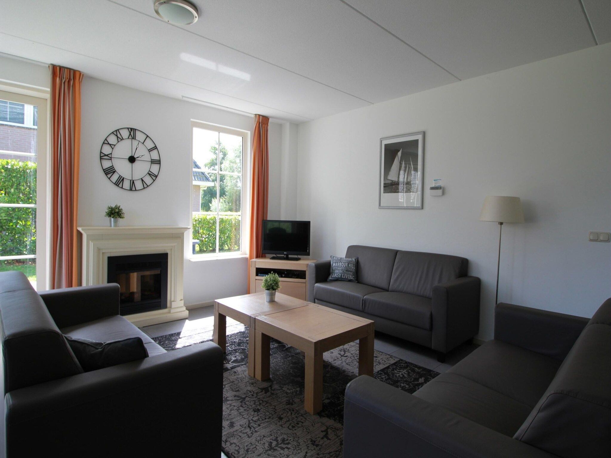 De woonkamer van Beach Villa Royale Classic with Sauna - 10 persons in Makkum