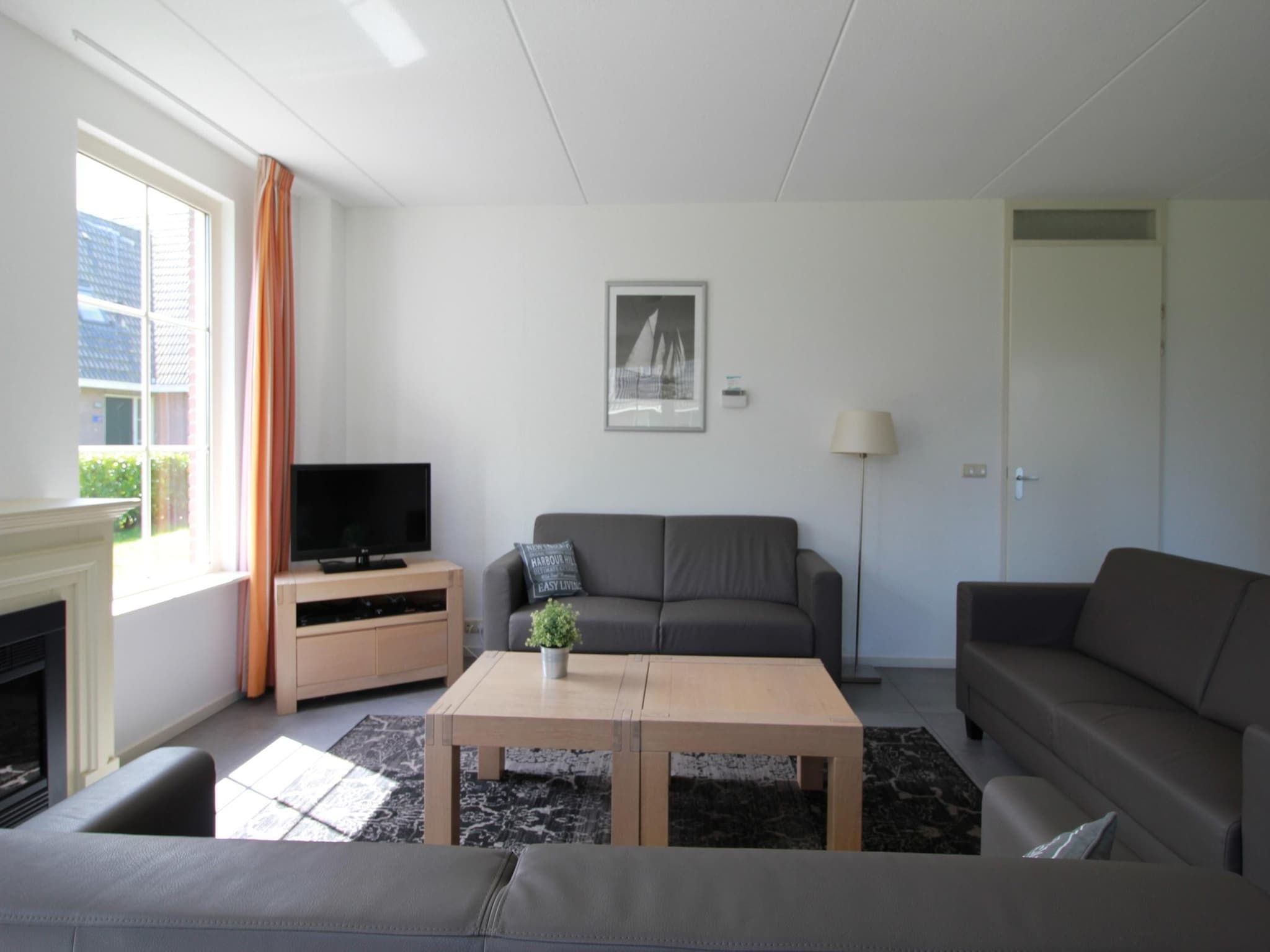 De woonkamer van Beach Villa Royale Classic with Sauna - 10 persons in Makkum