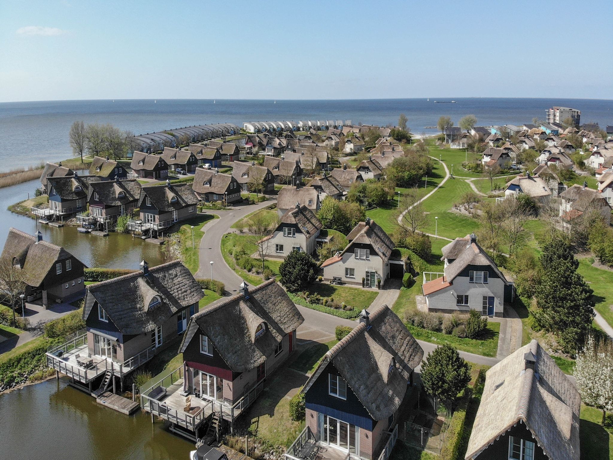 De omgeving van Beach Villa Royale Classic with Sauna - 10 persons in Makkum
