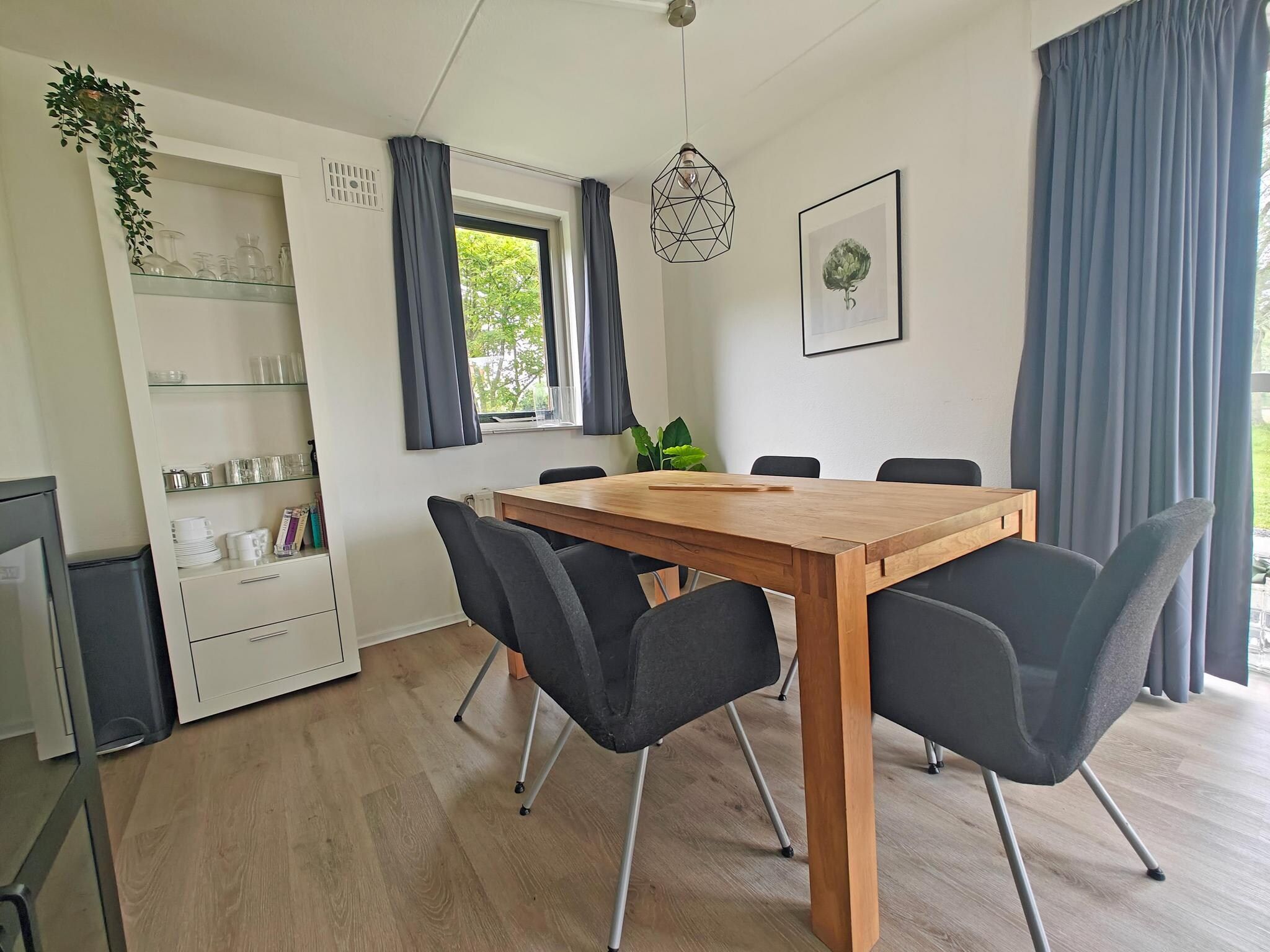 De eetkamer van 4 - Persons Lakeside Bungalow (copy) (copy) in Ewijk