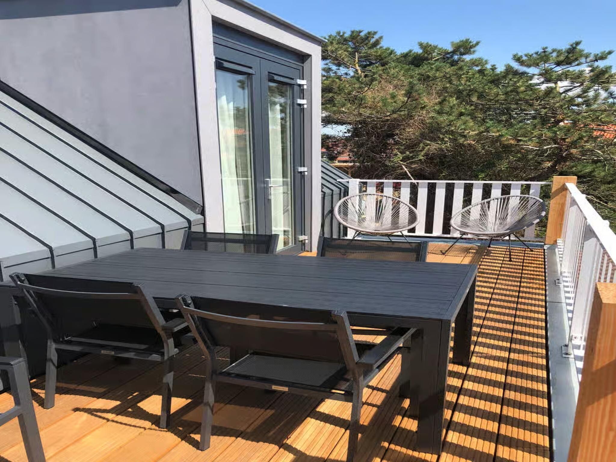 Het terras van Plein 40 Lodge 5 in Zoutelande