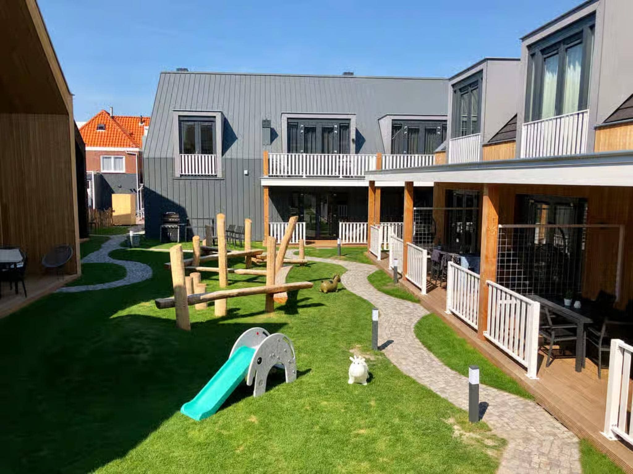 De tuin van Plein 40 Lodge 6 in Zoutelande