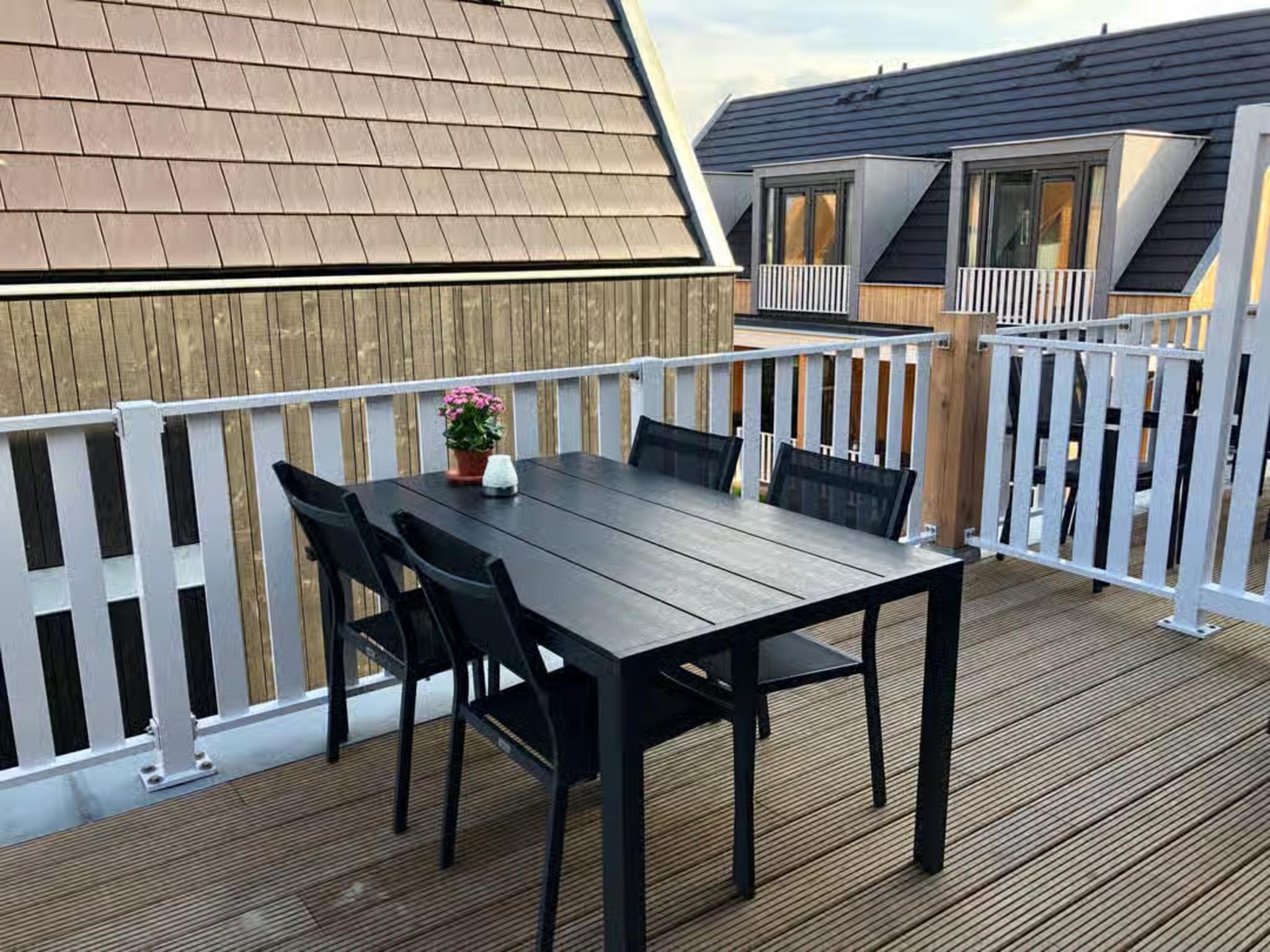 Het terras van Plein 40 Lodge 20 in Zoutelande