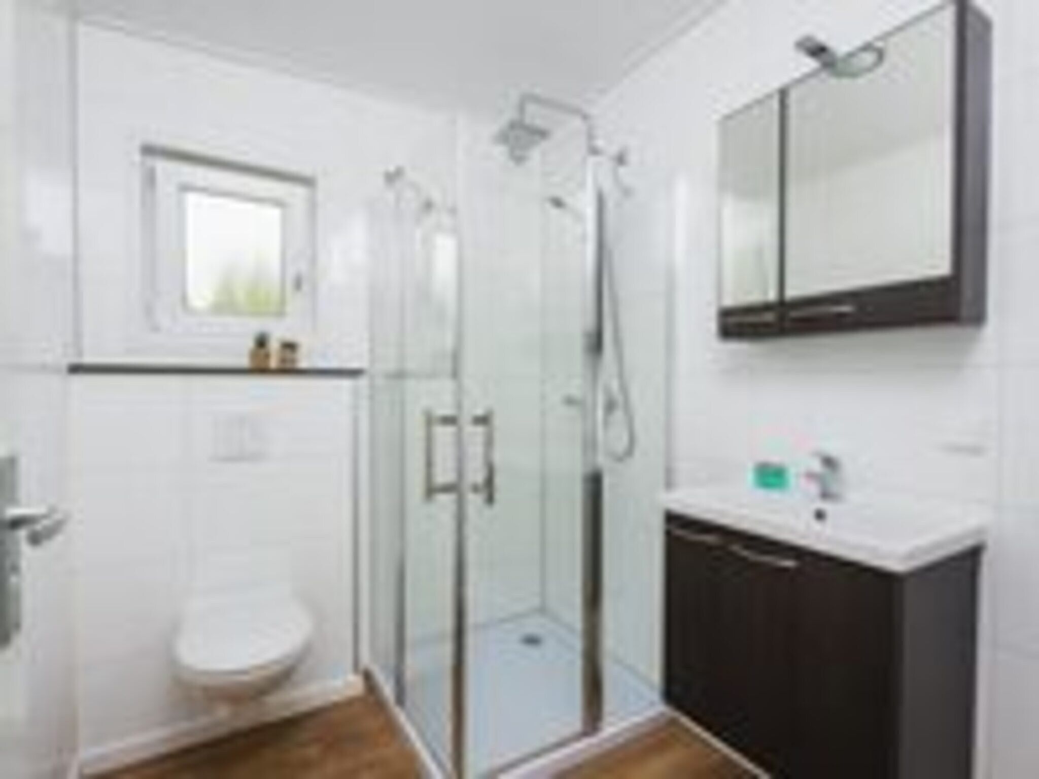 De badkamer van Luxury lodge with private sauna | 6 people in Rijssen
