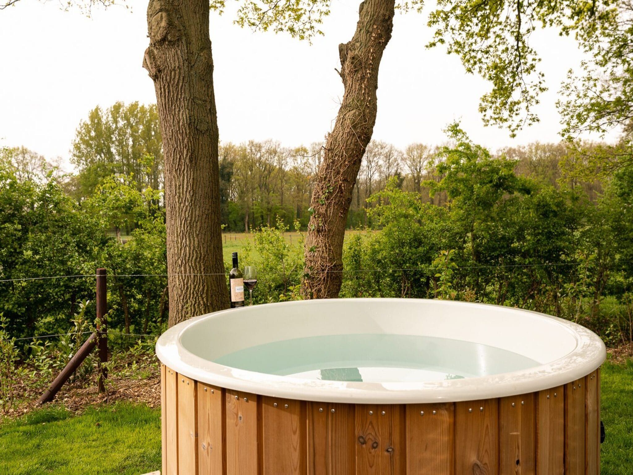 Wellness bij Forest doglodge with hot tub | 4 people in Rijssen