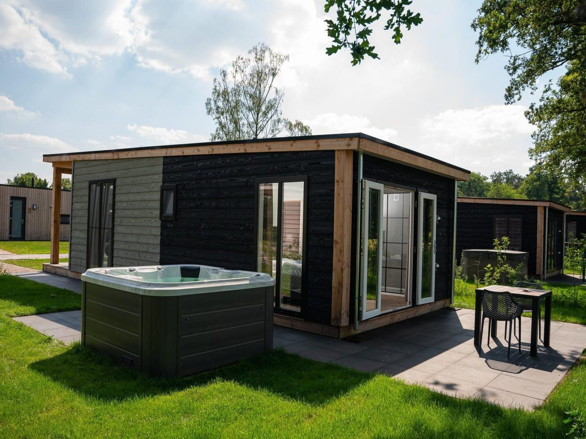 Wellness bij Wellness Lodge | jacuzzi, sauna and sunshower | 2 persons in Rijssen