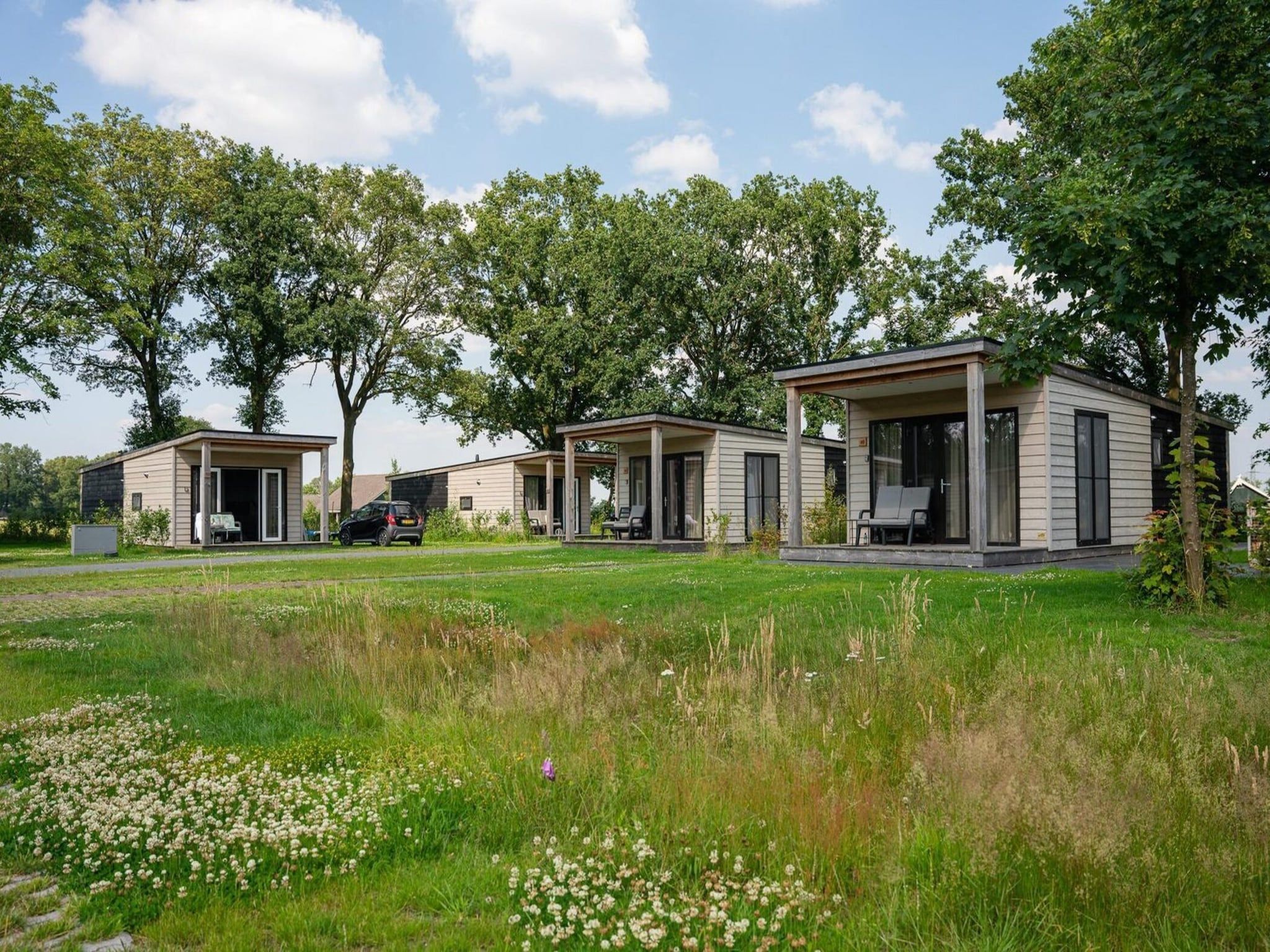 De buitenkant van Wellness Lodge | jacuzzi, sauna and sunshower | 2 persons in Rijssen