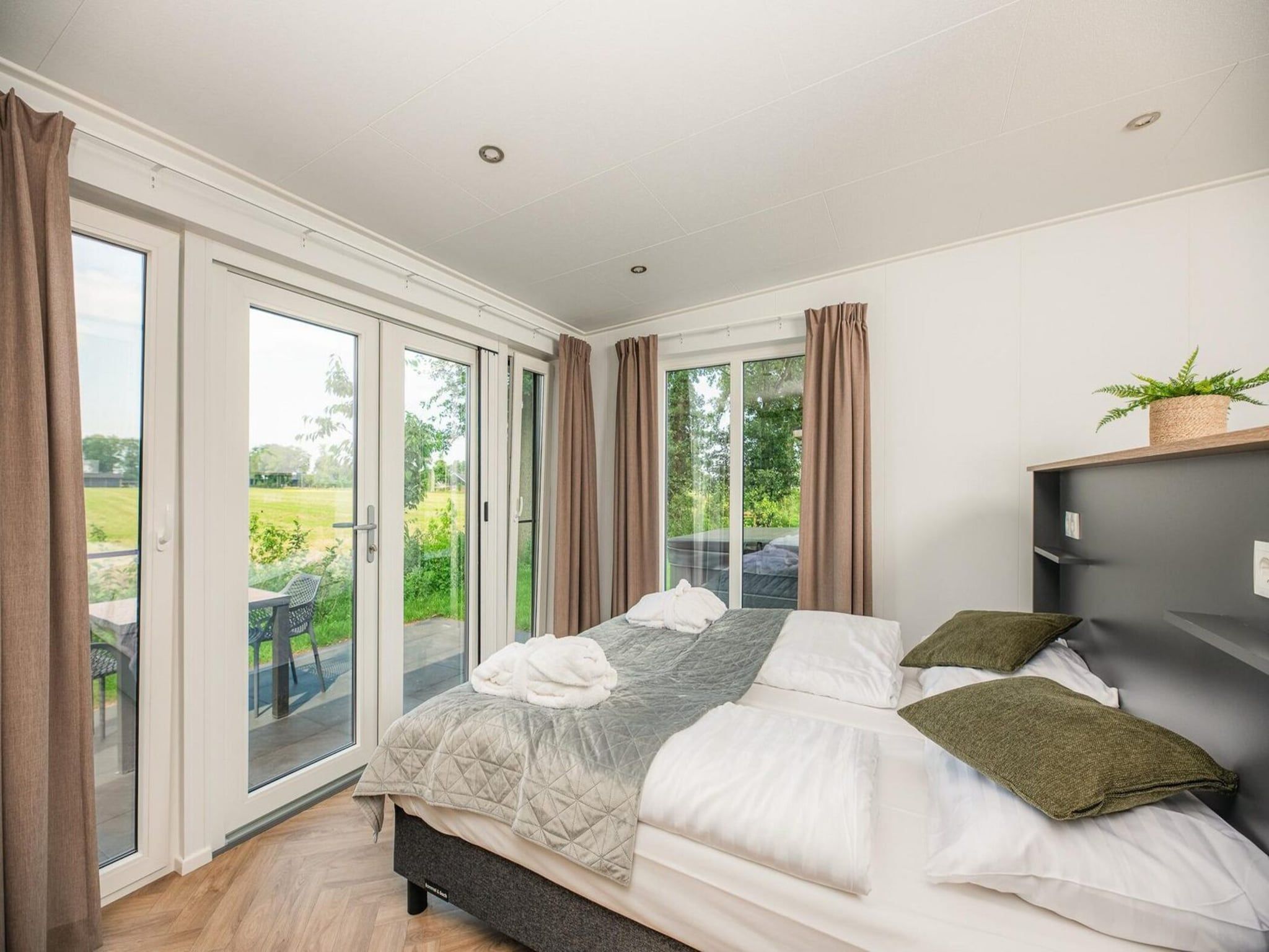 Een slaapkamer van Wellness Lodge | jacuzzi, sauna and sunshower | 2 persons in Rijssen