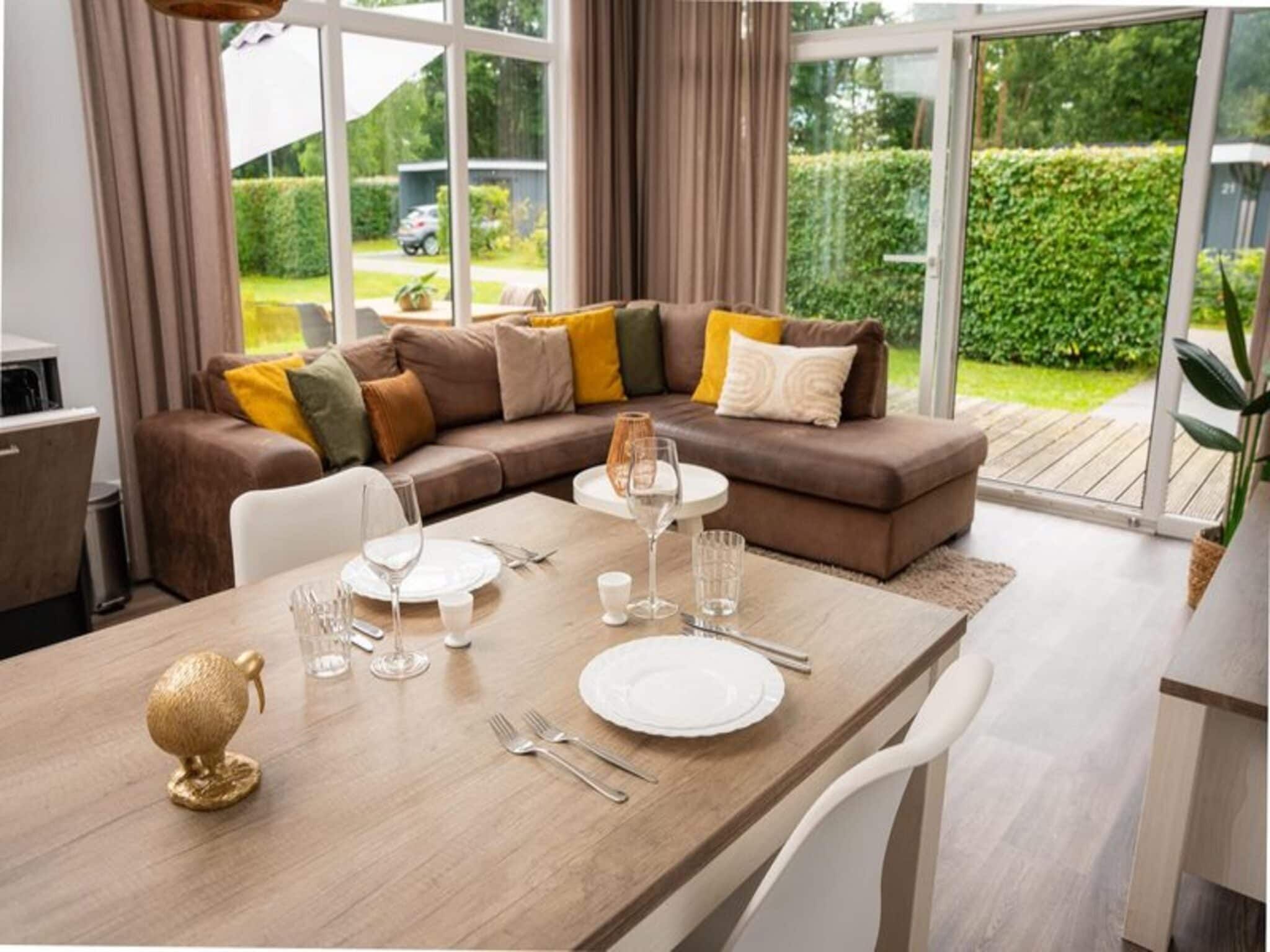 De eetkamer van Forest doglodge with enclosed garden I 4 people in Rijssen