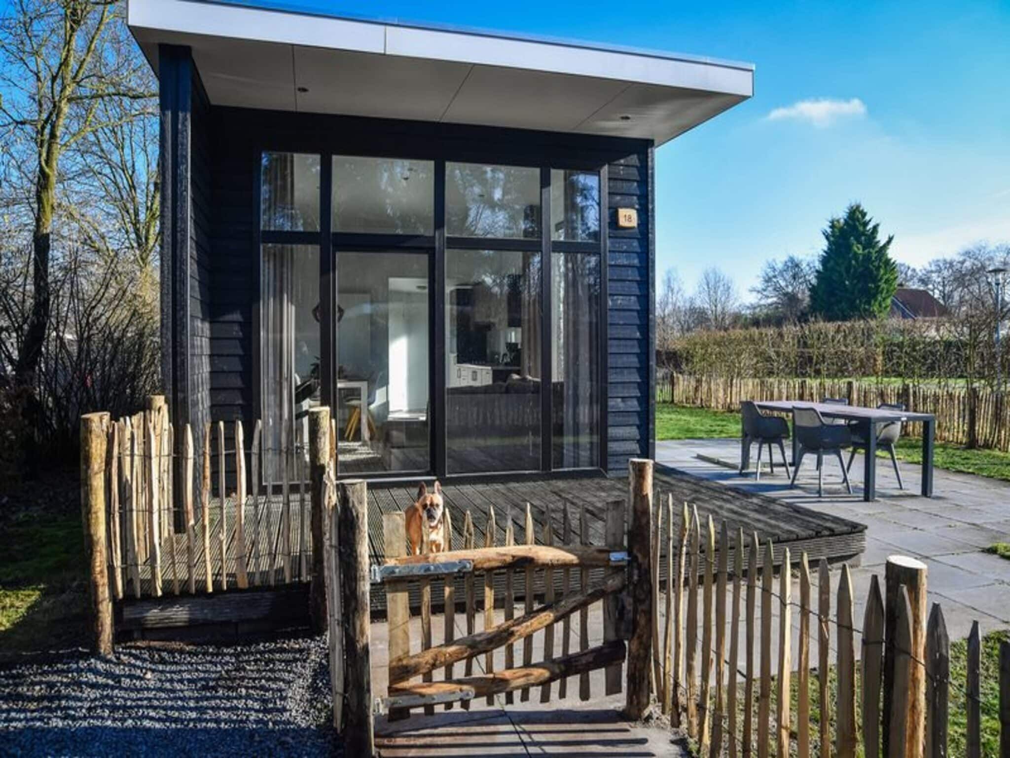 De buitenkant van Forest doglodge with enclosed garden I 4 people in Rijssen