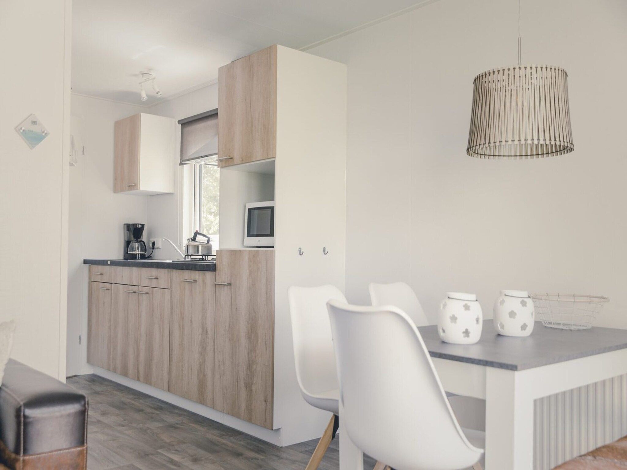 De keuken van Group accommodation (6x bungalette 5p with veranda). in Zuna