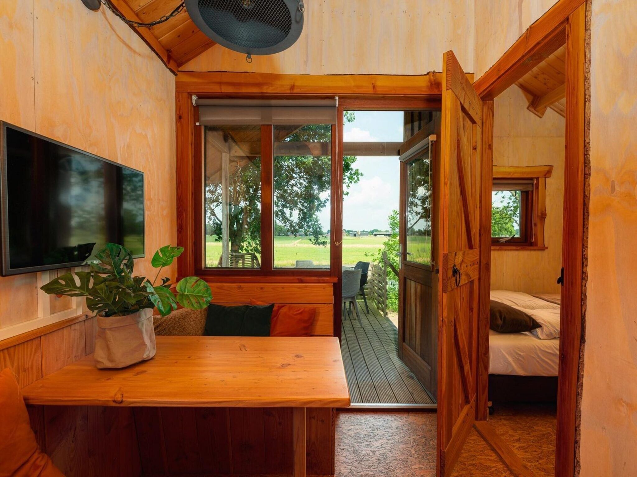 De eetkamer van Regge Cottage with hot tub | 4 people in Zuna