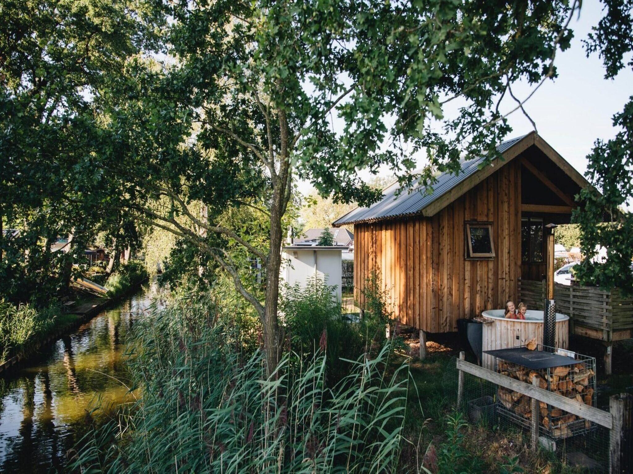 De buitenkant van Regge Cottage with hot tub | 4 people in Zuna