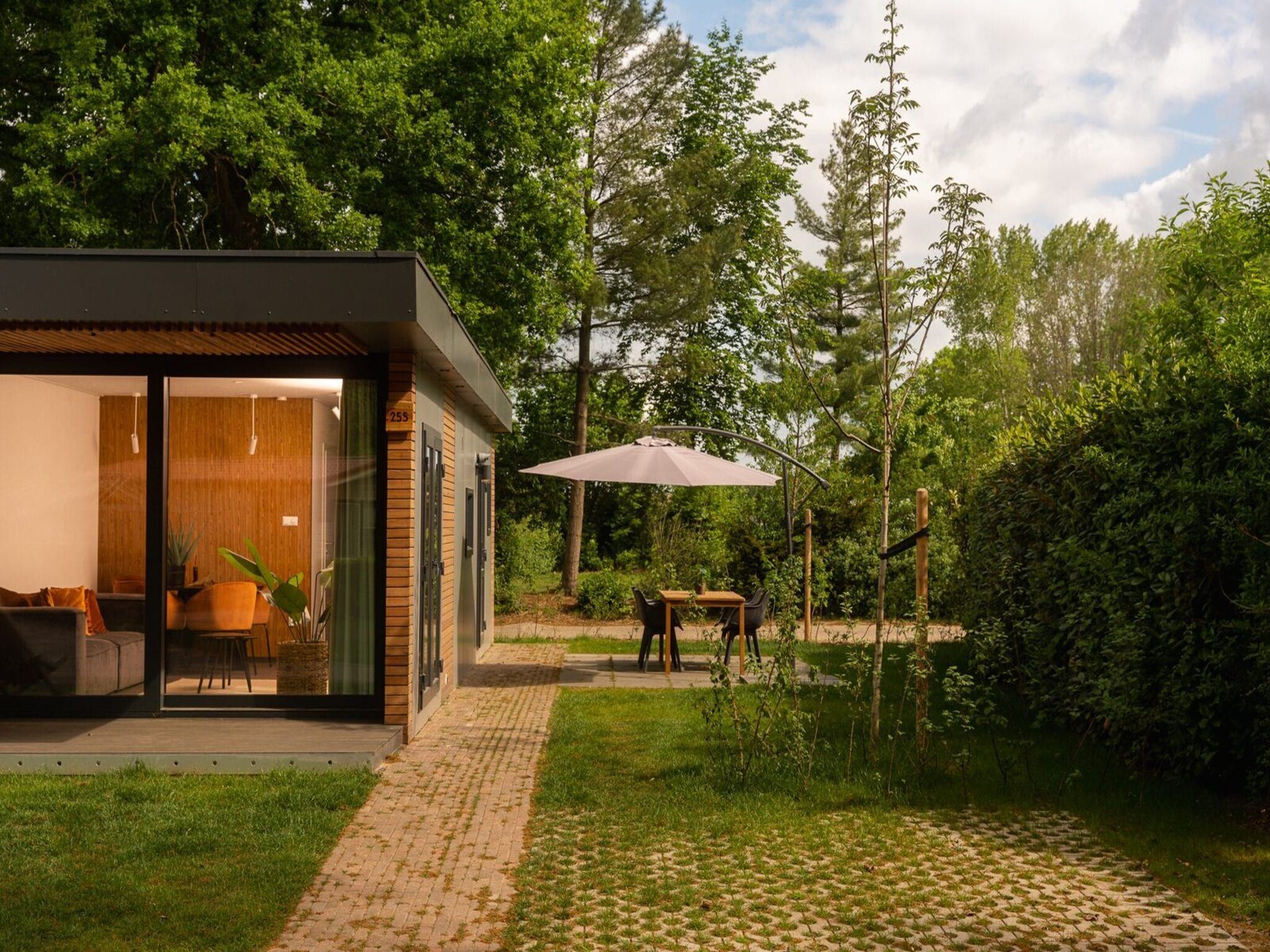 De buitenkant van Tiny Cabin | 4 people in Zuna